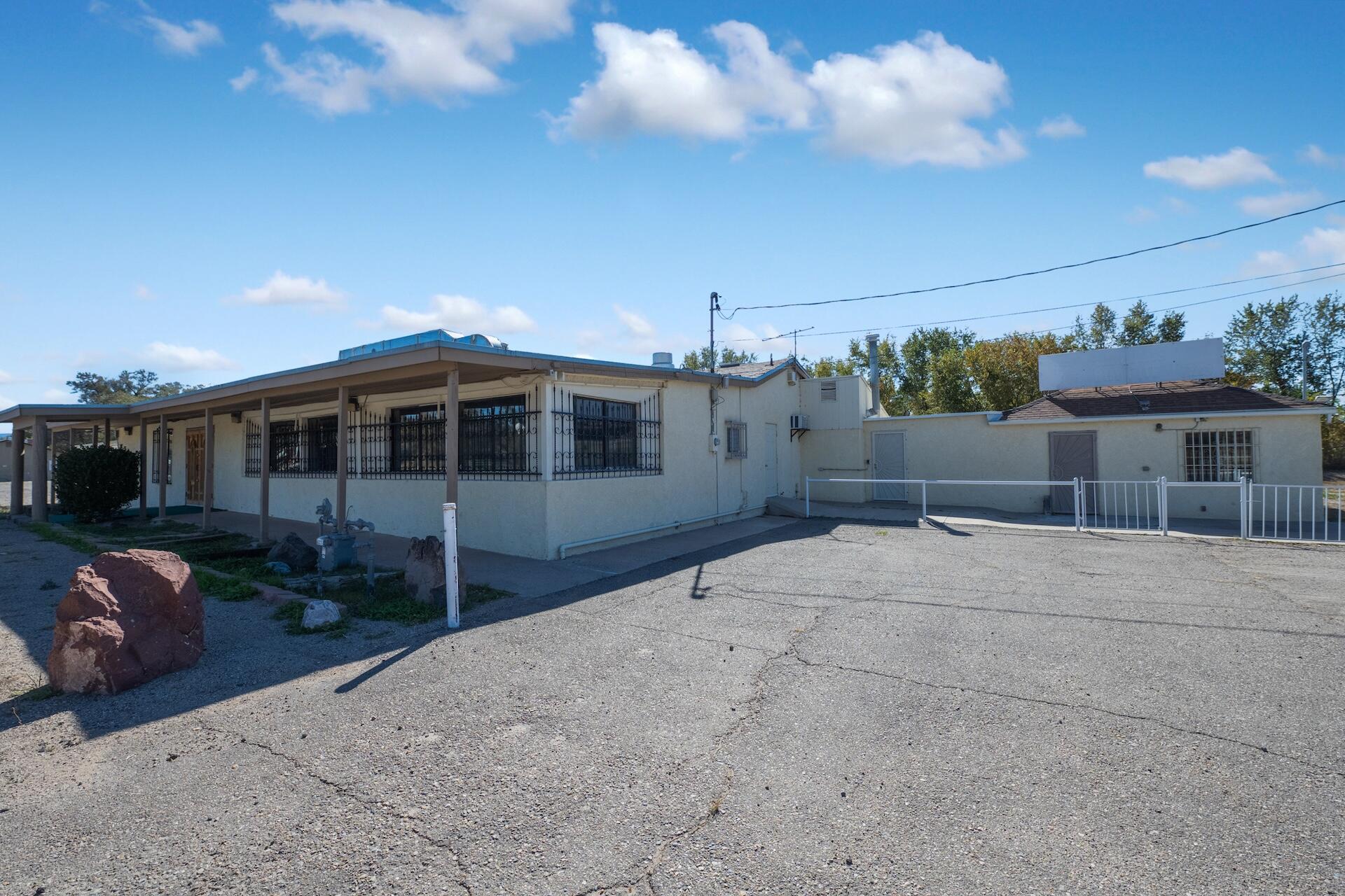 921 E River Road - Main Image