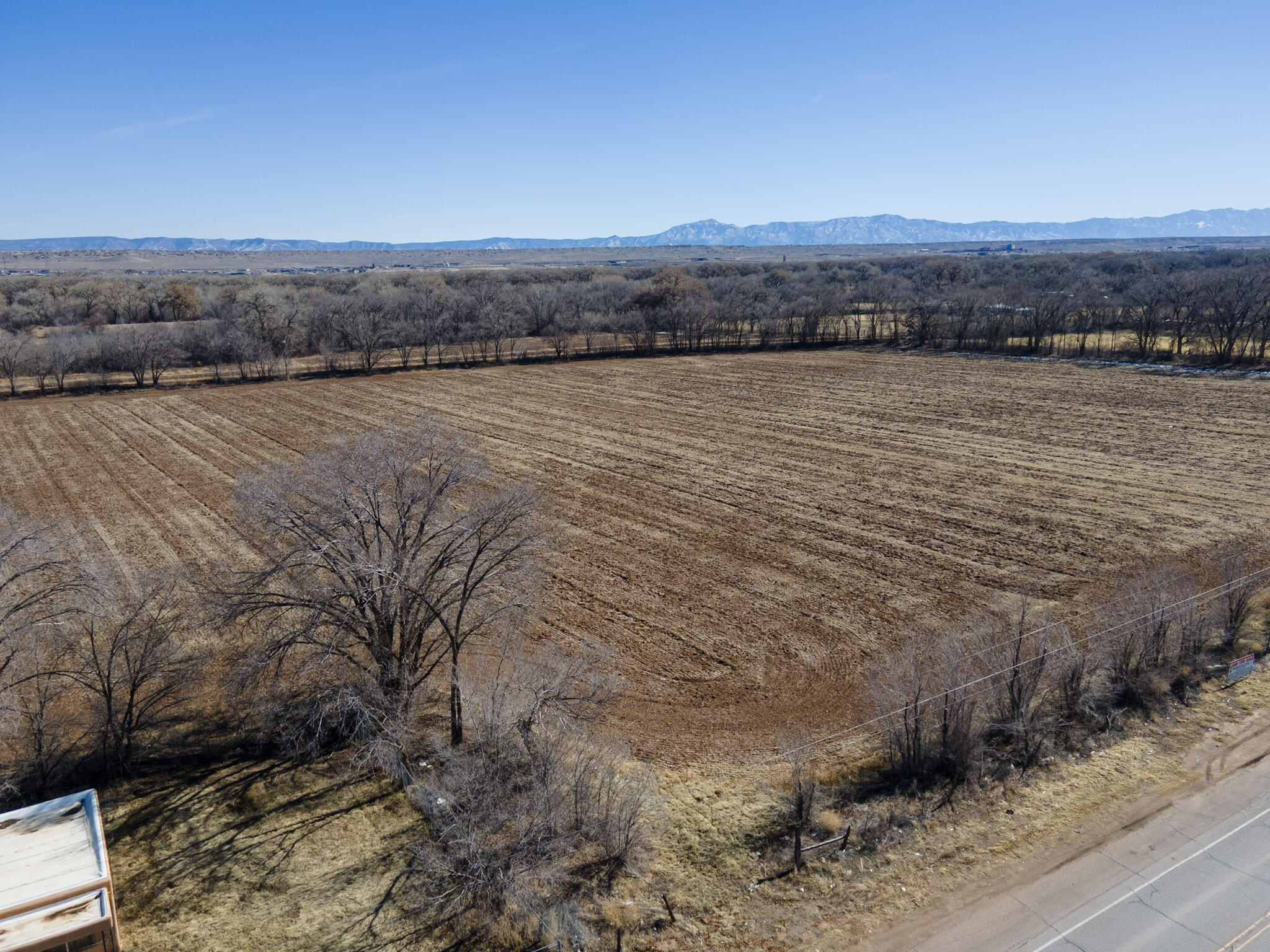 6830 Isleta Boulevard SW - Main Image