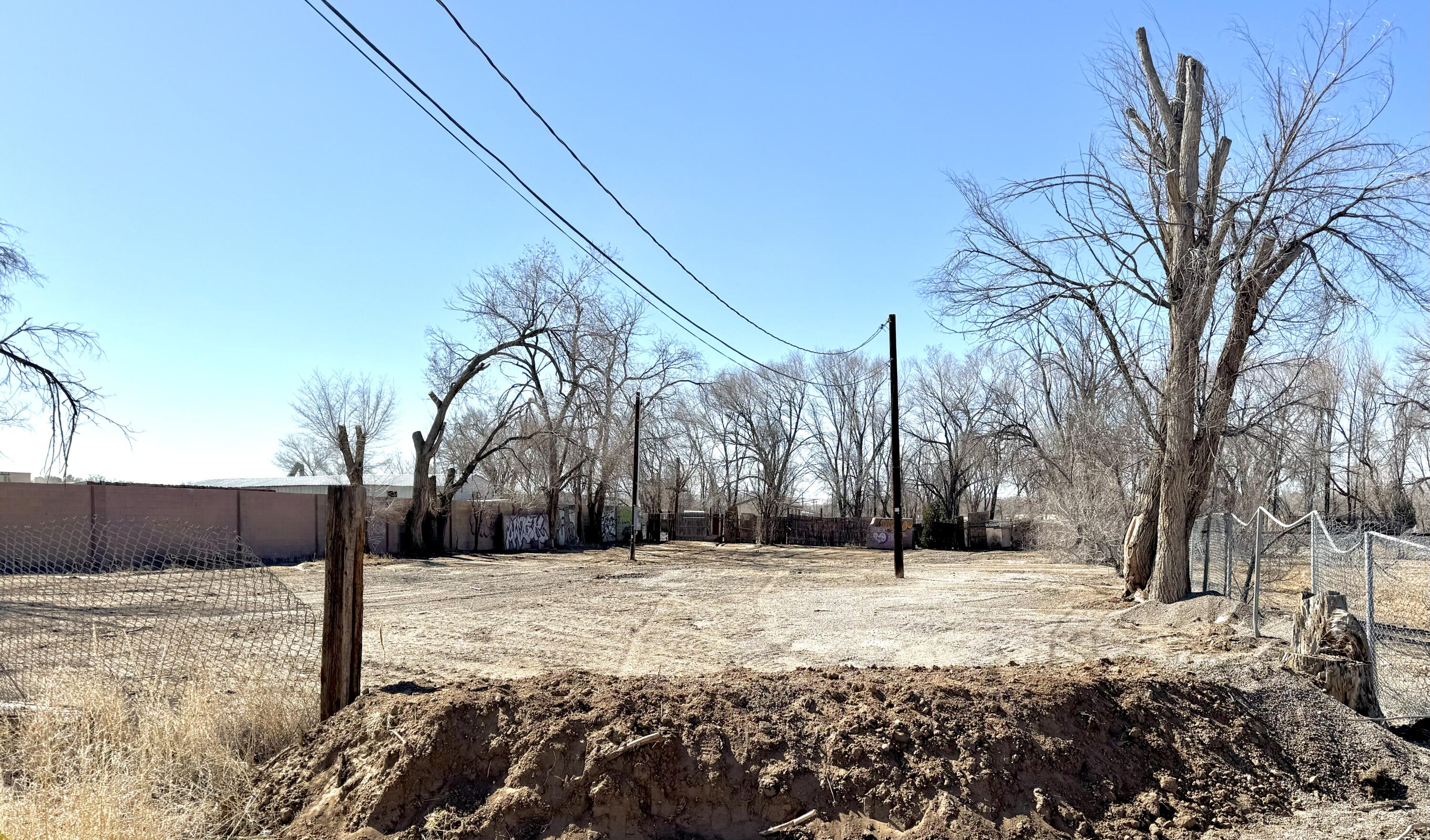 6207 Edith Boulevard NE - Main Image