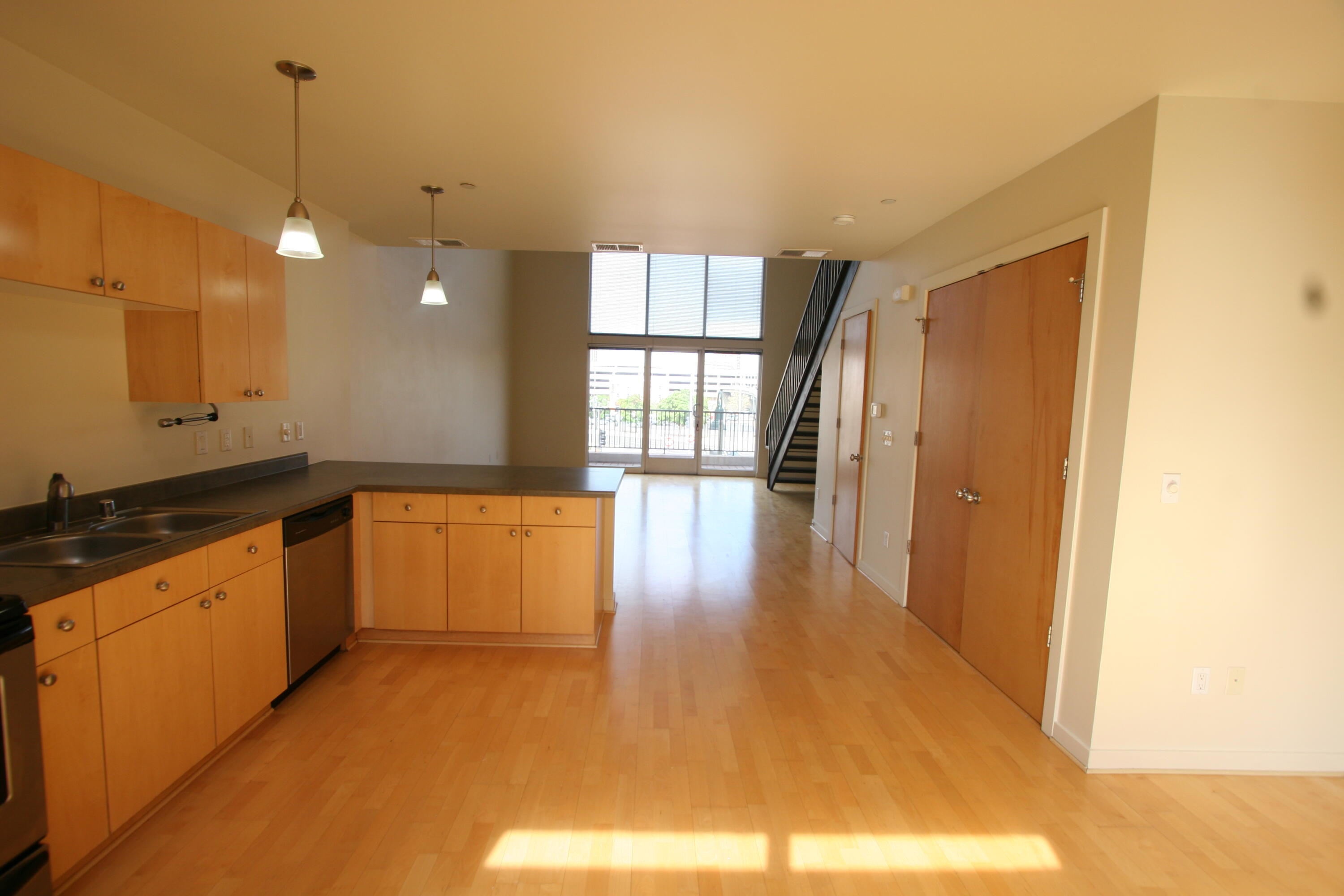 324 BROADWAY Boulevard NE - Main Image