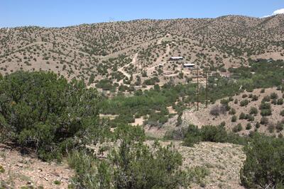 Tres Amigos Road, Placitas 