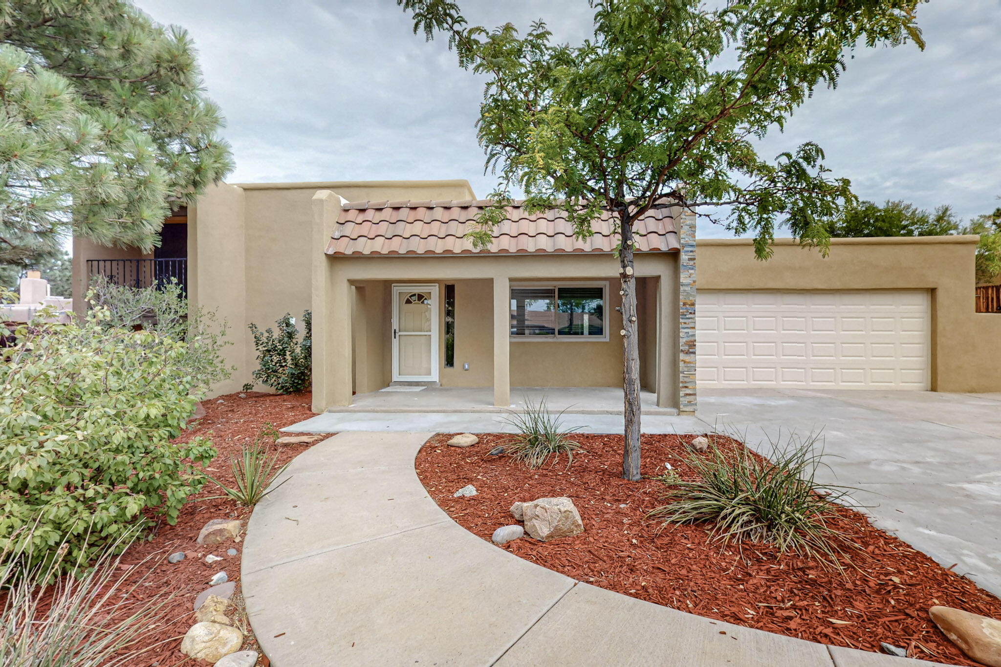 713 Rio Arriba Avenue SE - Main Image