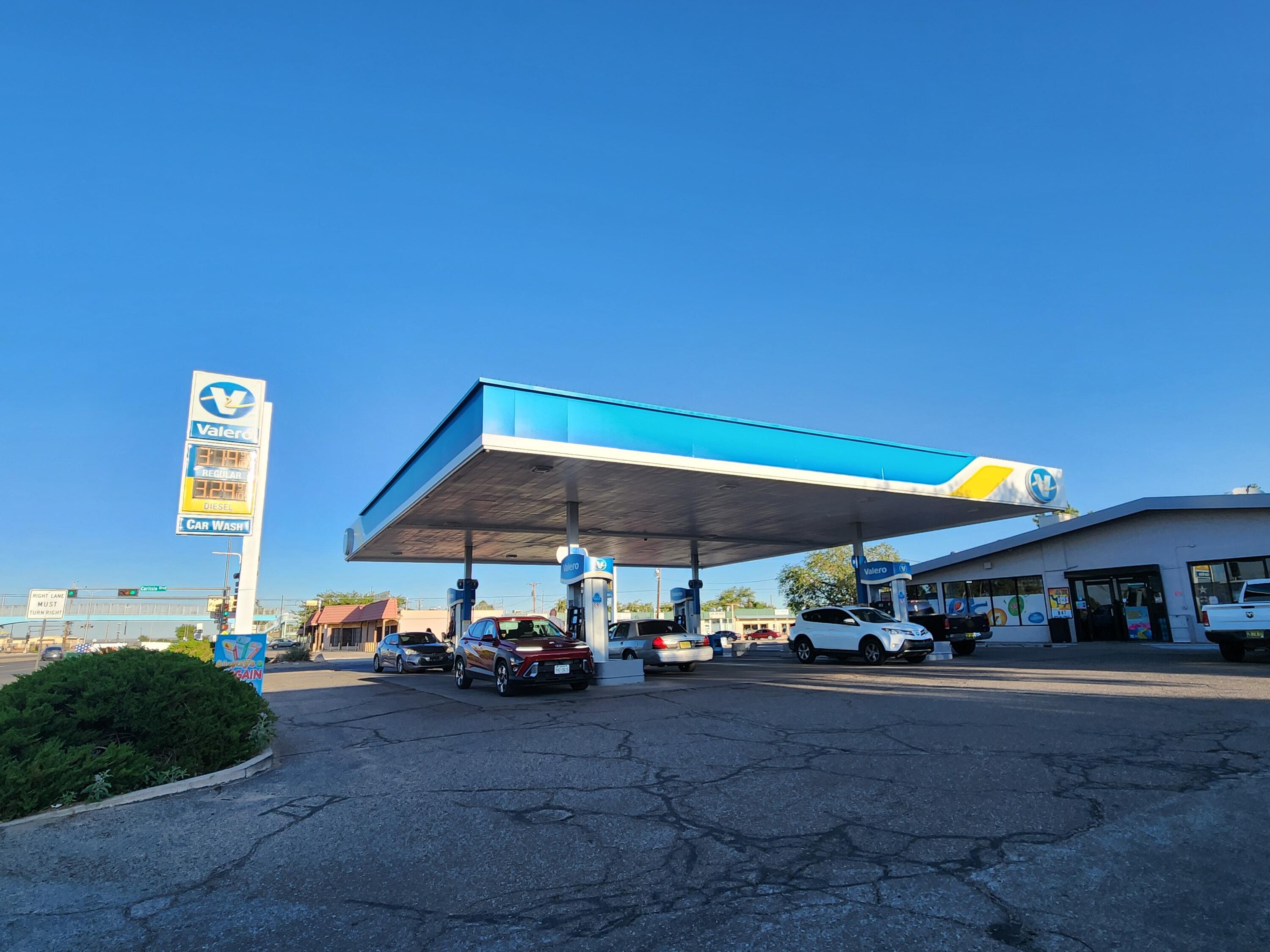 1620 CARLISLE Boulevard SE - Main Image