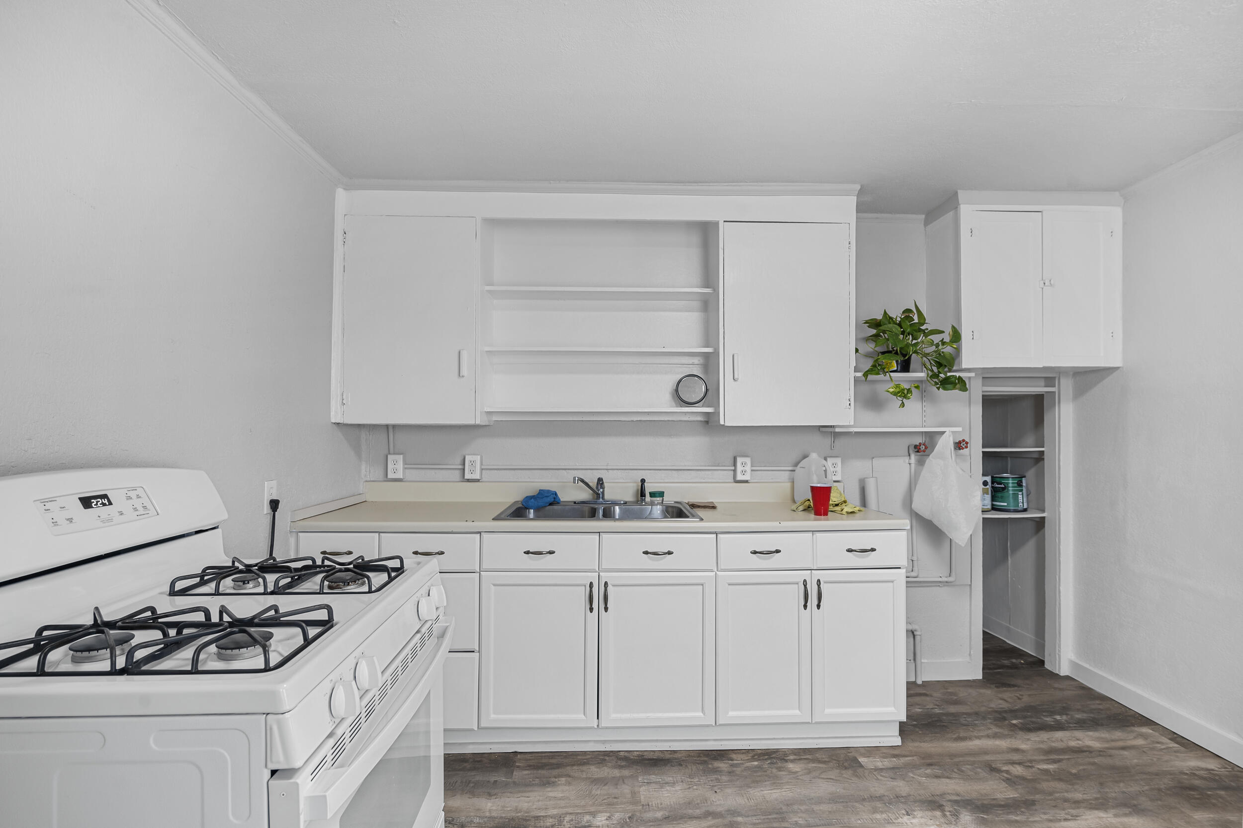 818 Granada Street - Main Image