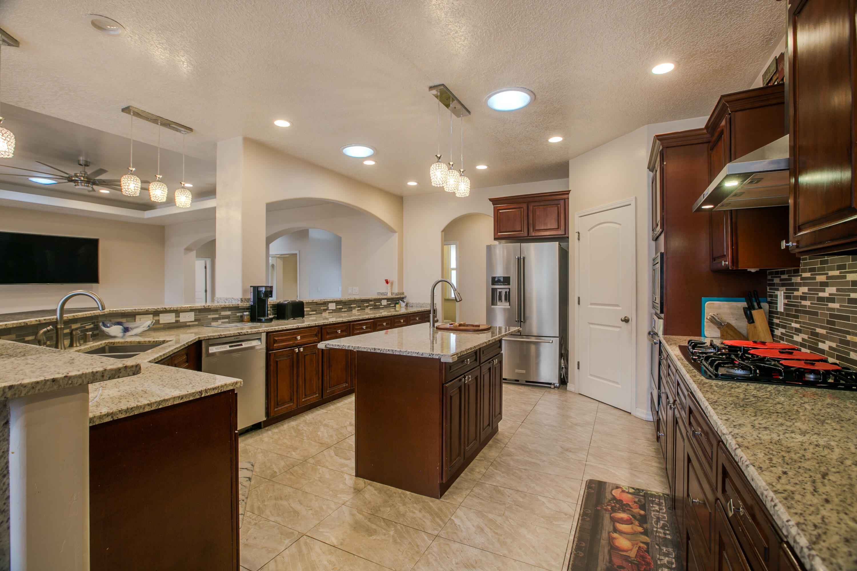 170 ESPERANZA Drive - Main Image