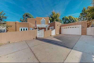 8223 PICKARD Avenue NE, Albuquerque