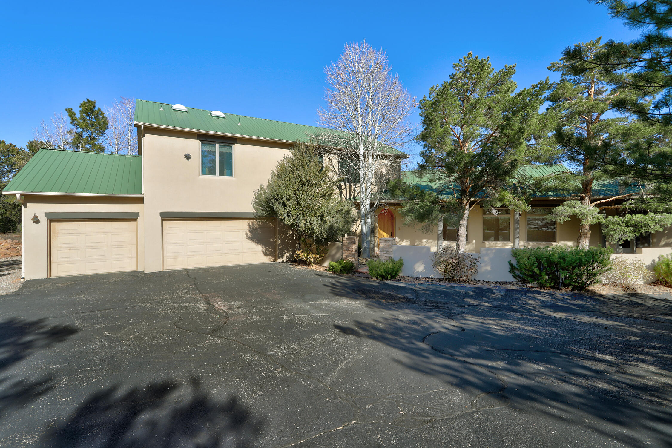 30 CANYON RIDGE Drive - Main Image