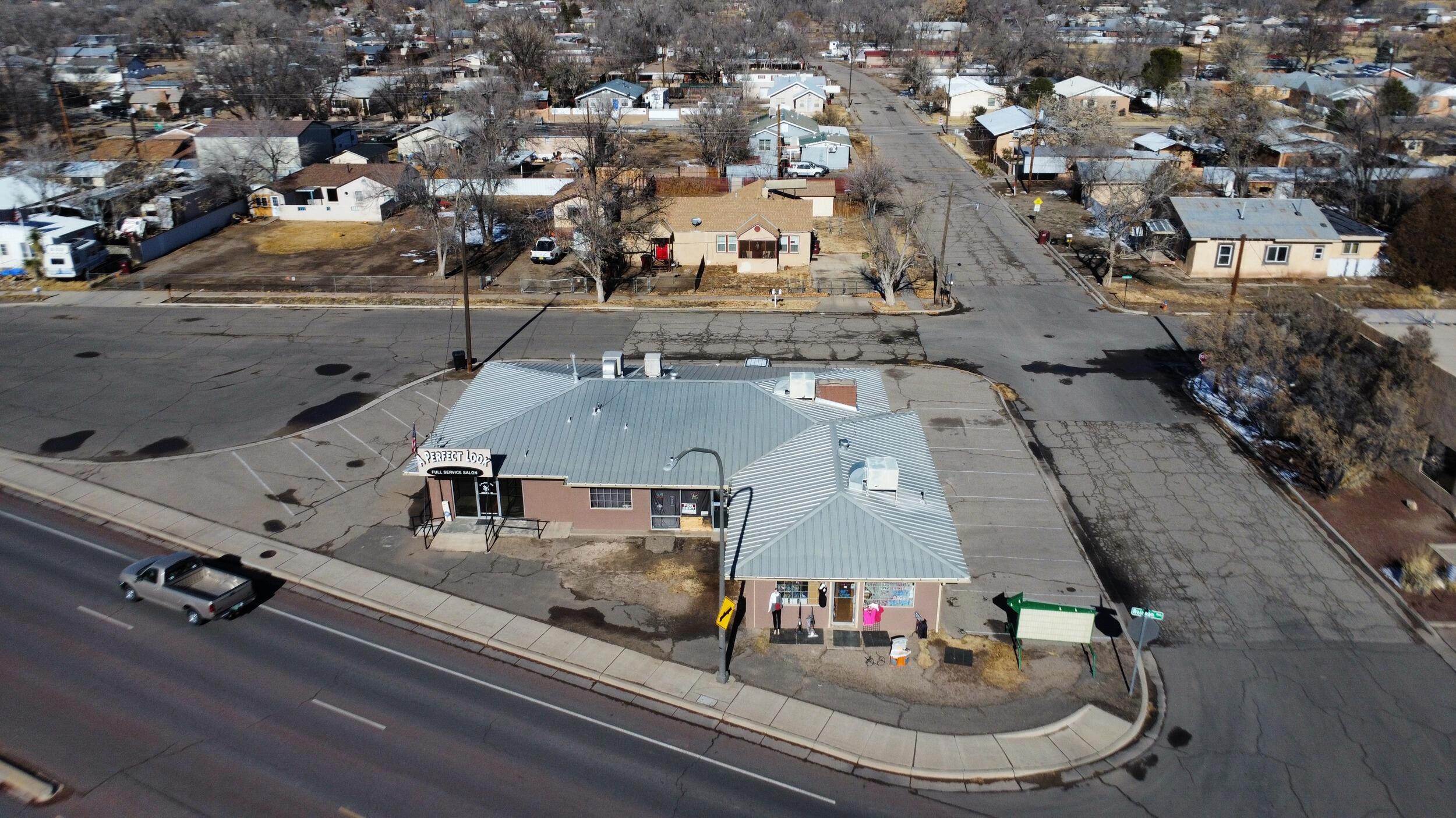 312 E REINKEN Avenue - Main Image