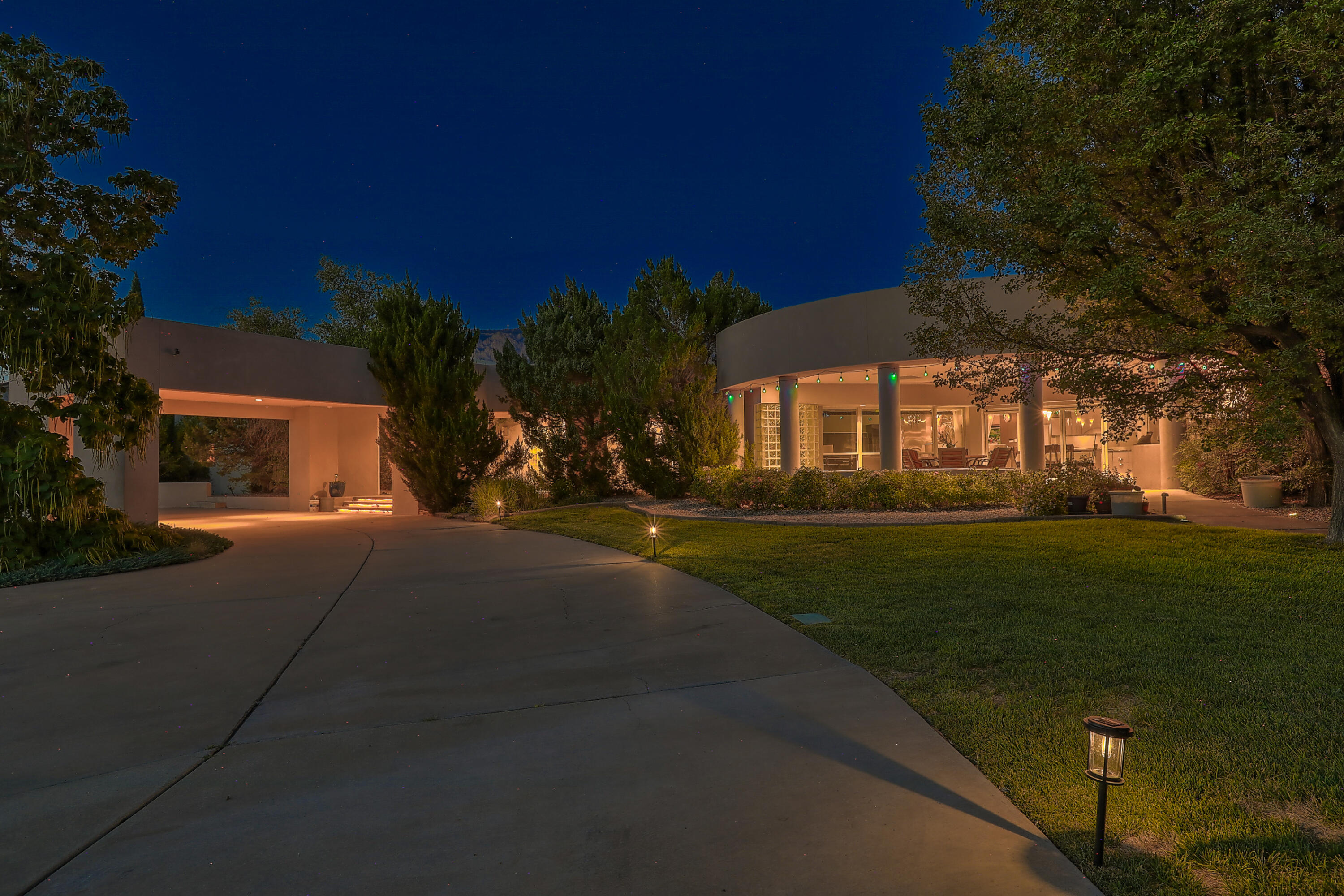 11701 SAN RAFAEL Avenue NE - Main Image