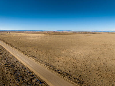 E Howell (Tr A-1) Road, Estancia 