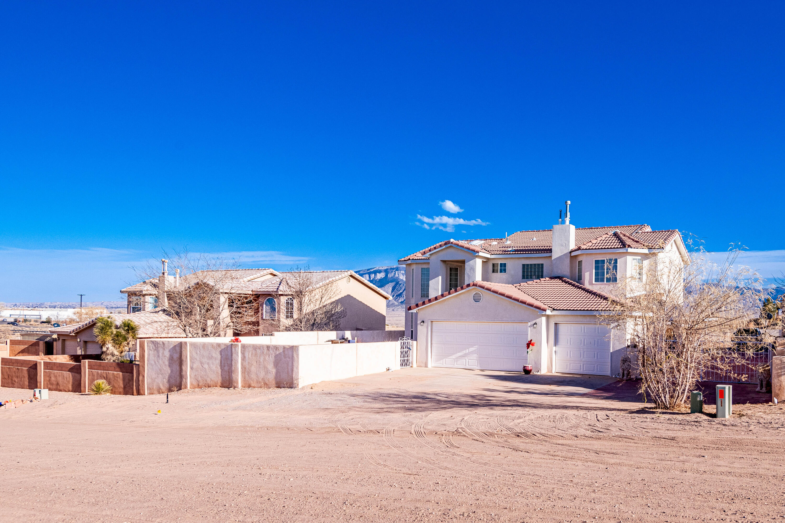 916 MONTERREY Road NE - Main Image