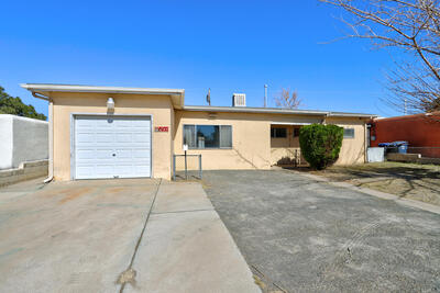 5921 CANDELARIA Road NE, Albuquerque