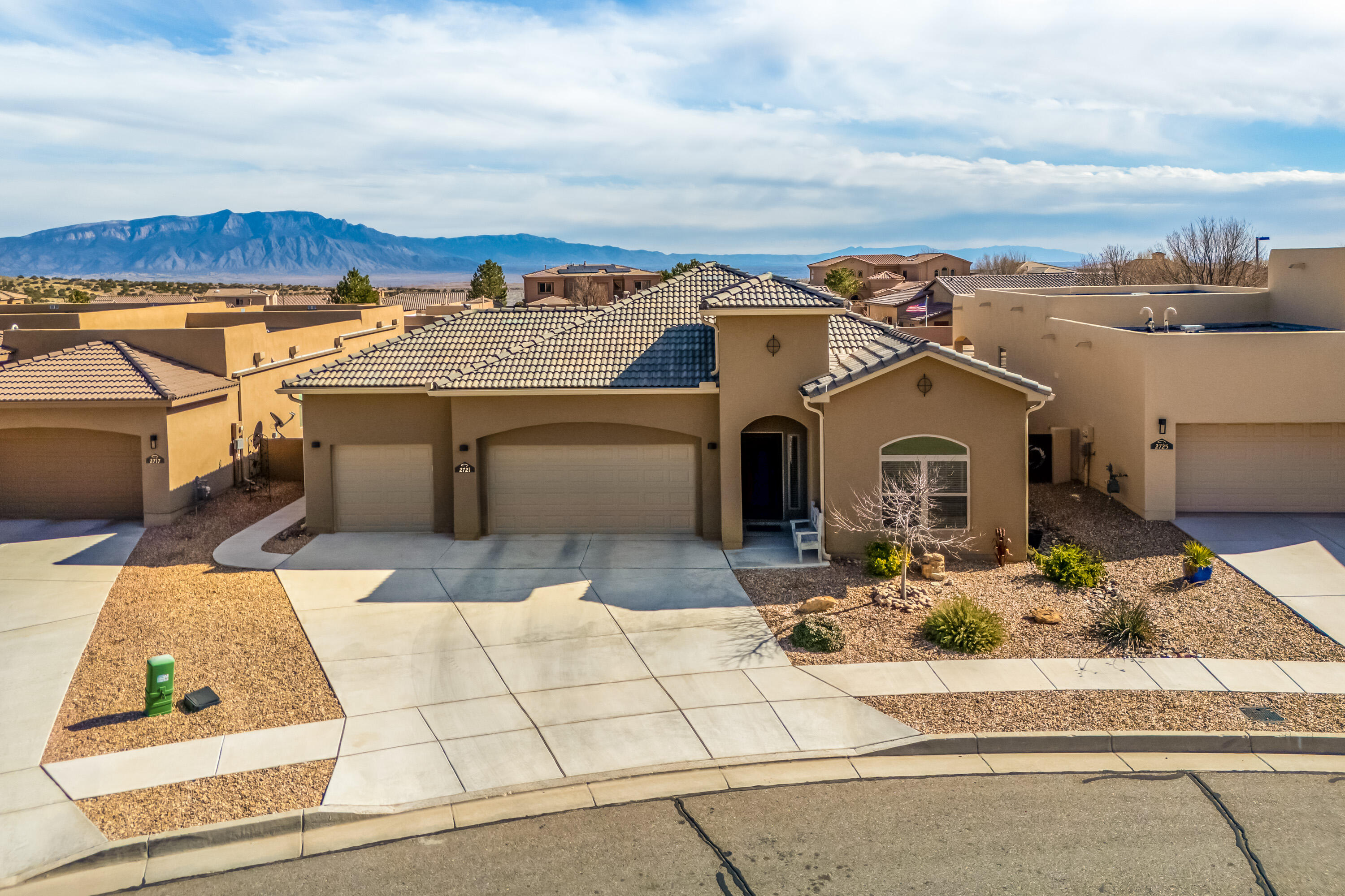 2721 Redondo Santa Fe Loop NE - Main Image