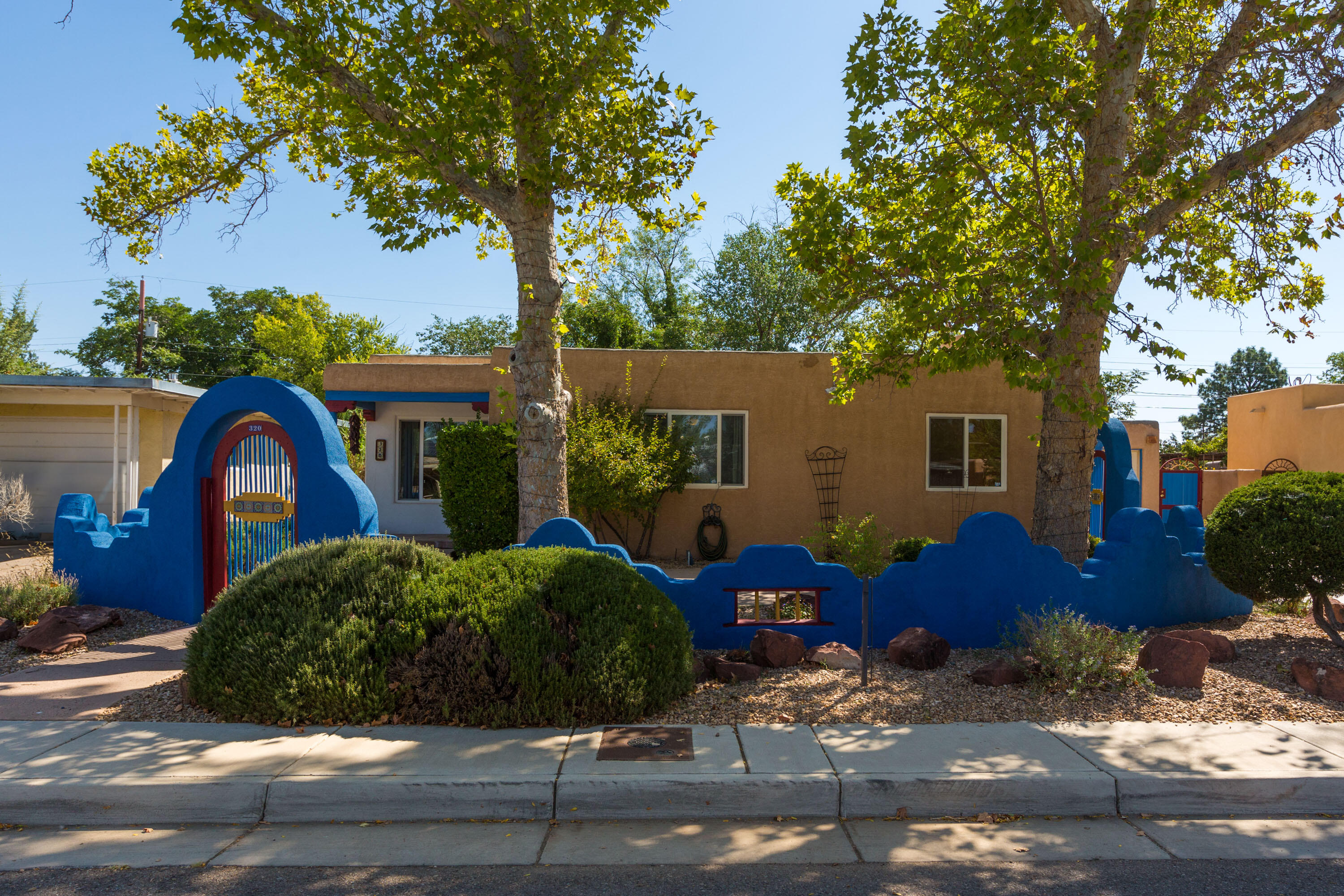 320 CHULA VISTA Place NE - Main Image