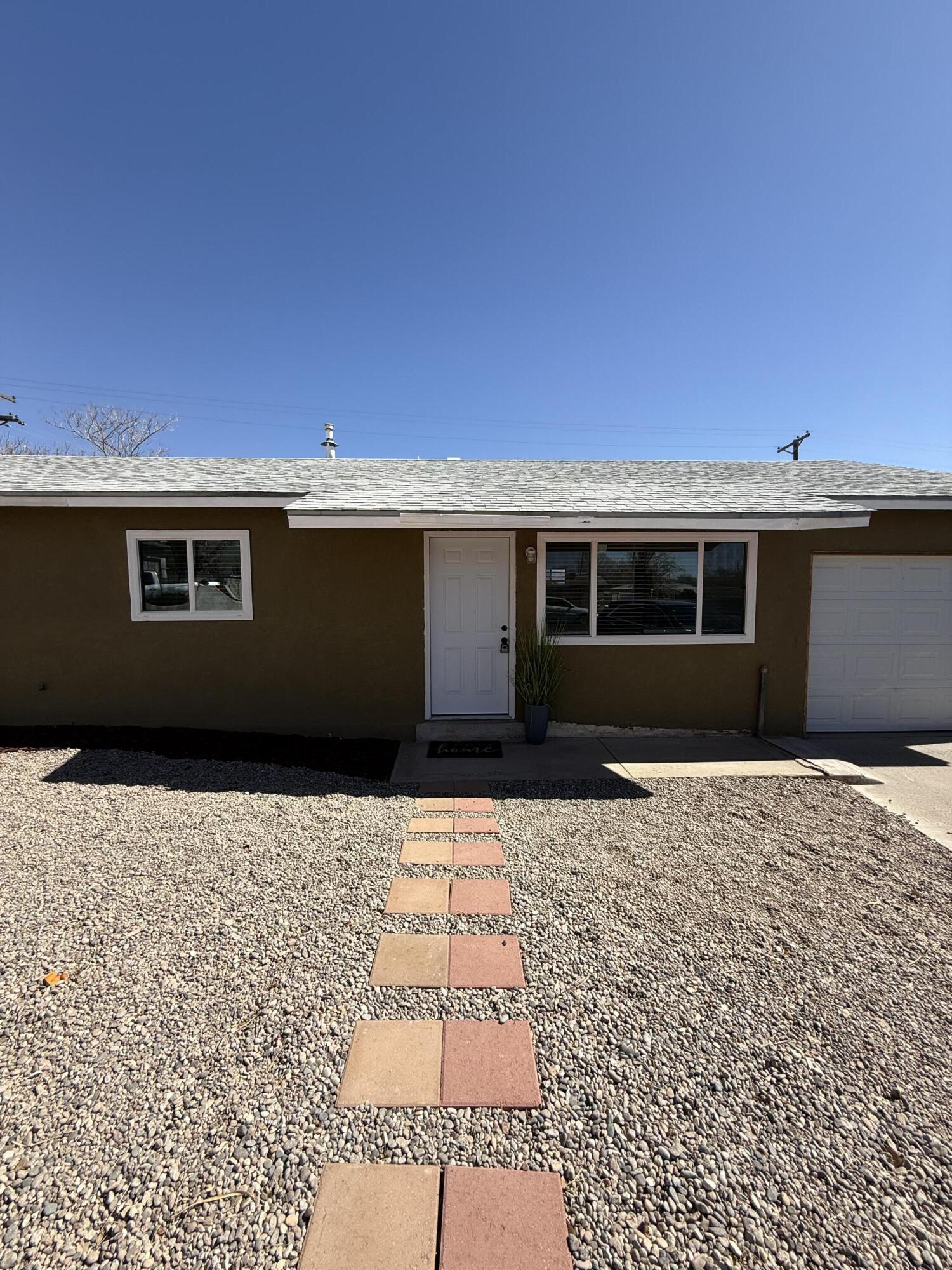 400 BATAAN Drive SW - Main Image