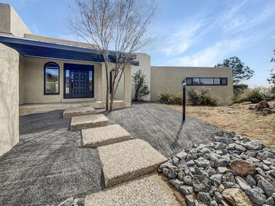 35 SANDIA HEIGHTS Drive NE, Albuquerque 
