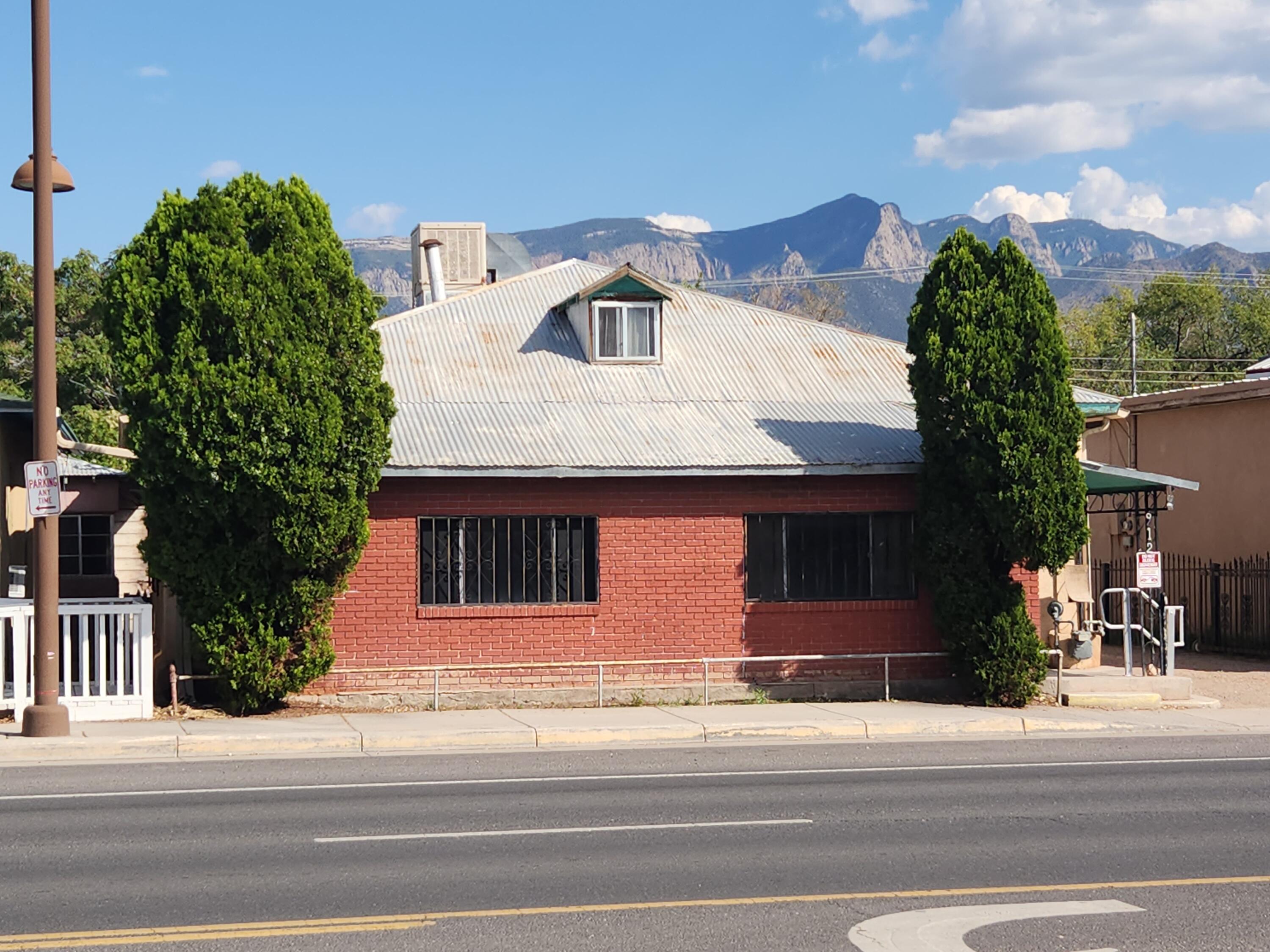 912 CAMINO DEL PUEBLO - Main Image