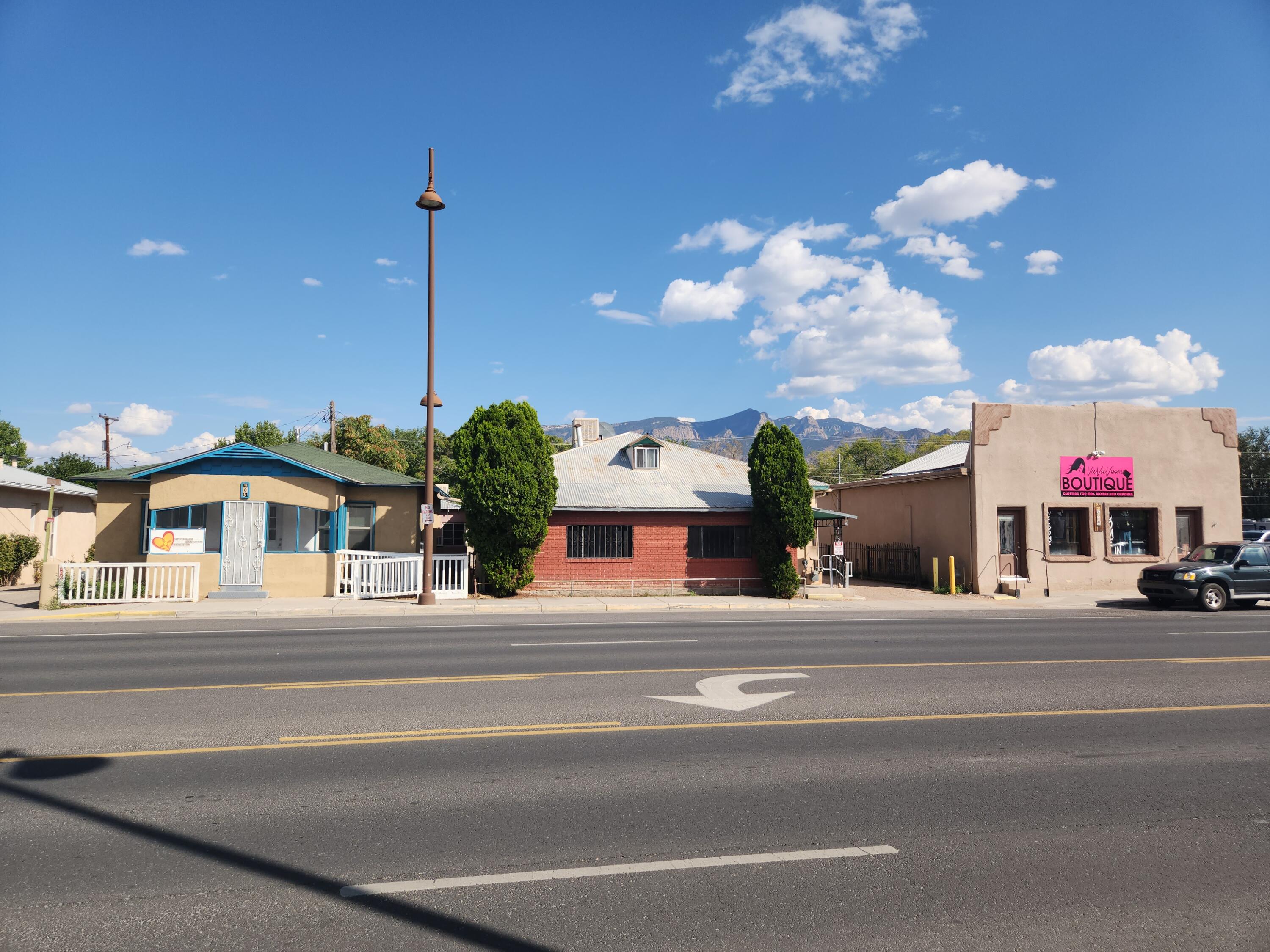 912 CAMINO DEL PUEBLO - Main Image