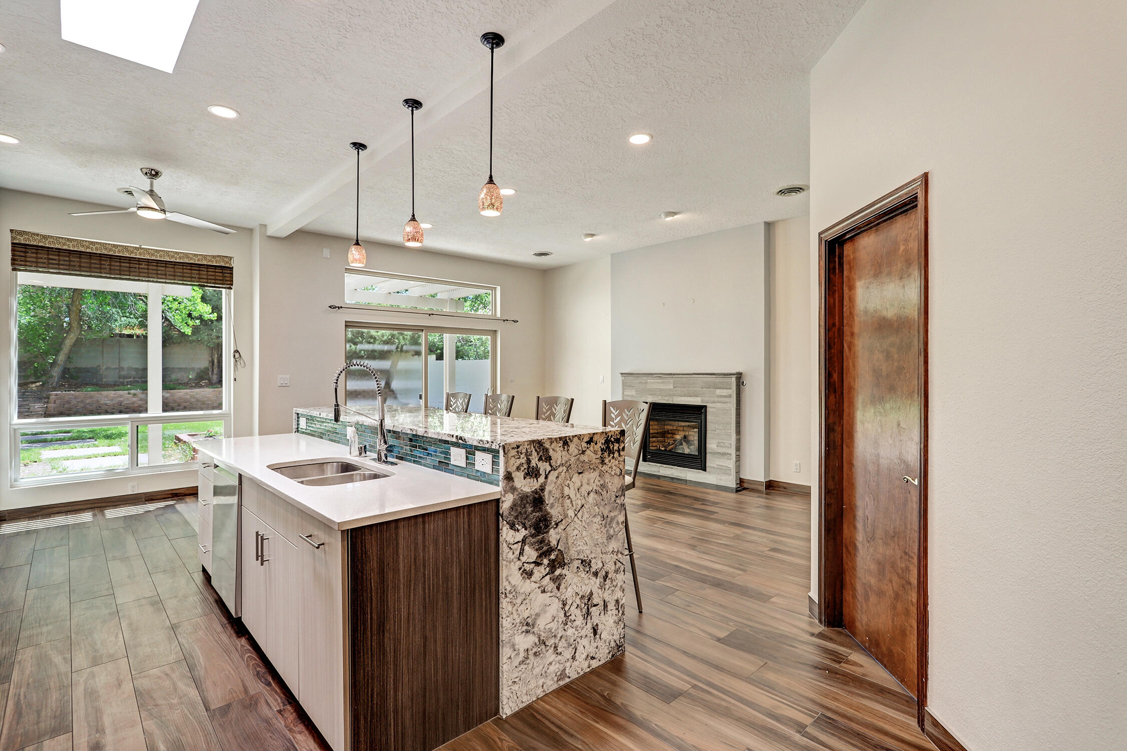 6000 Papaya Place NE - Main Image