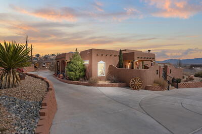 1628 DRAKE Road, Los Lunas