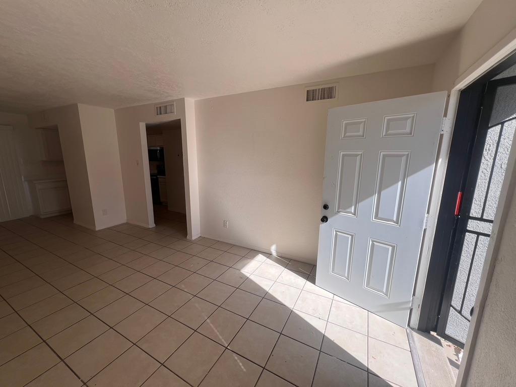 1005 Dickerson Drive SE B - Main Image