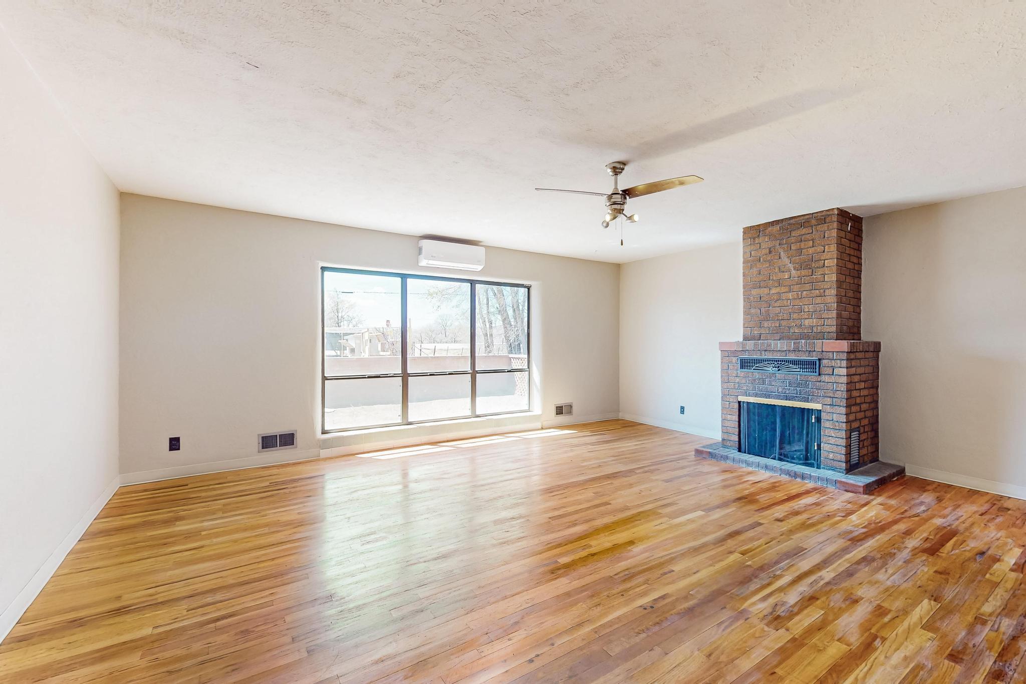 21 Bouquet Lane - Main Image