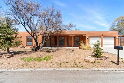 3215 LA MANCHA Drive NW, Albuquerque