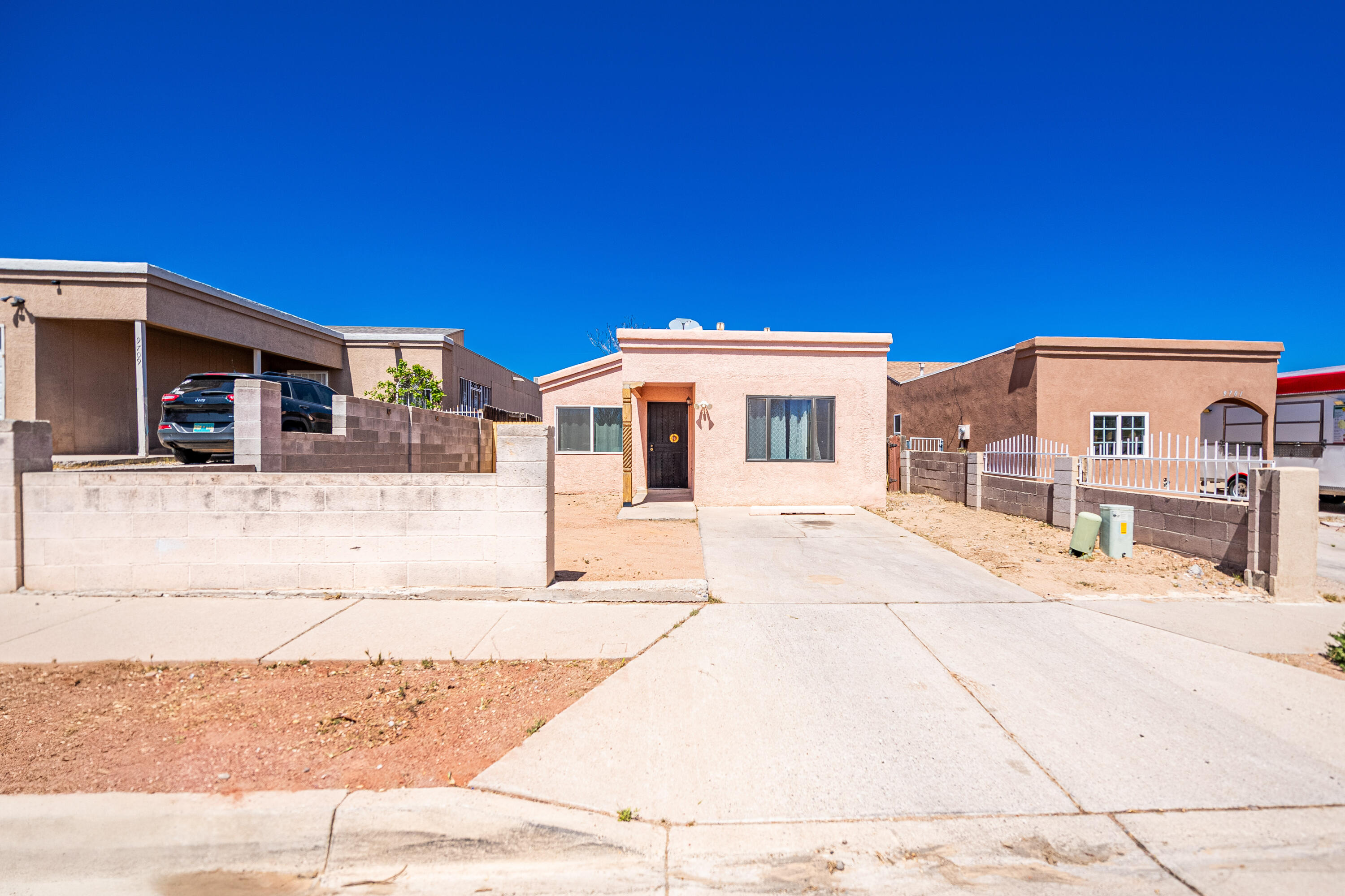 9705 Tierra Del Sol Avenue SW - Main Image