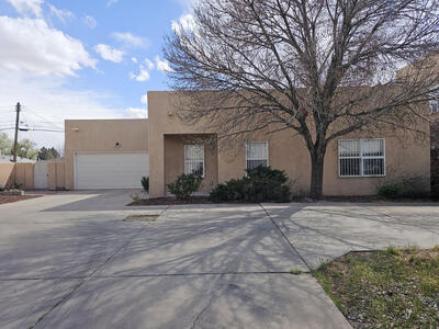 422 PHOENIX Avenue NW, Albuquerque
