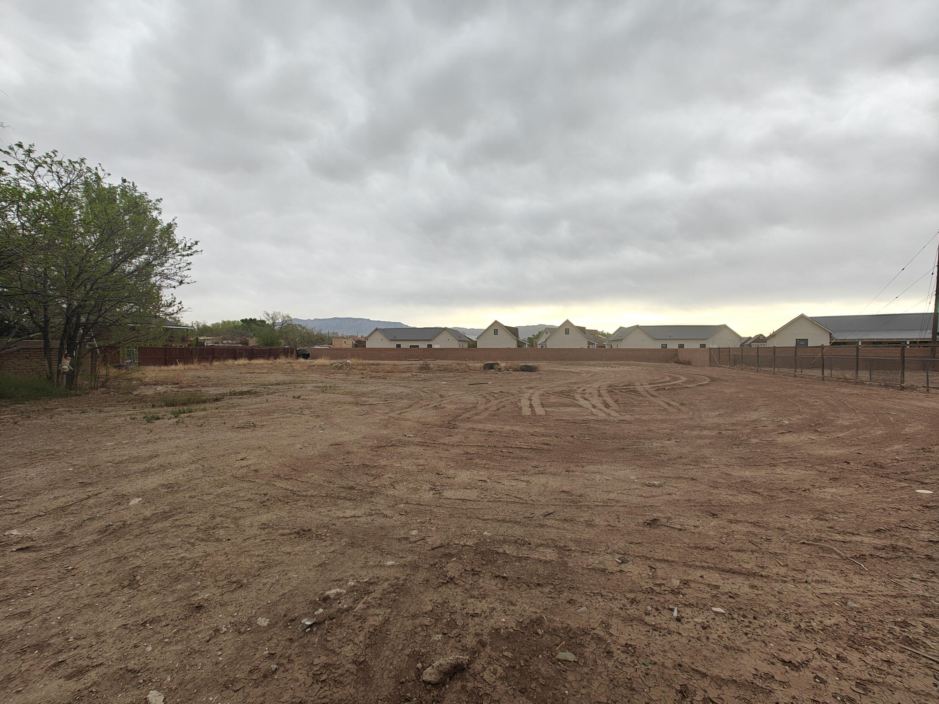 1918&1920 SAN MARTIN NW - Main Image