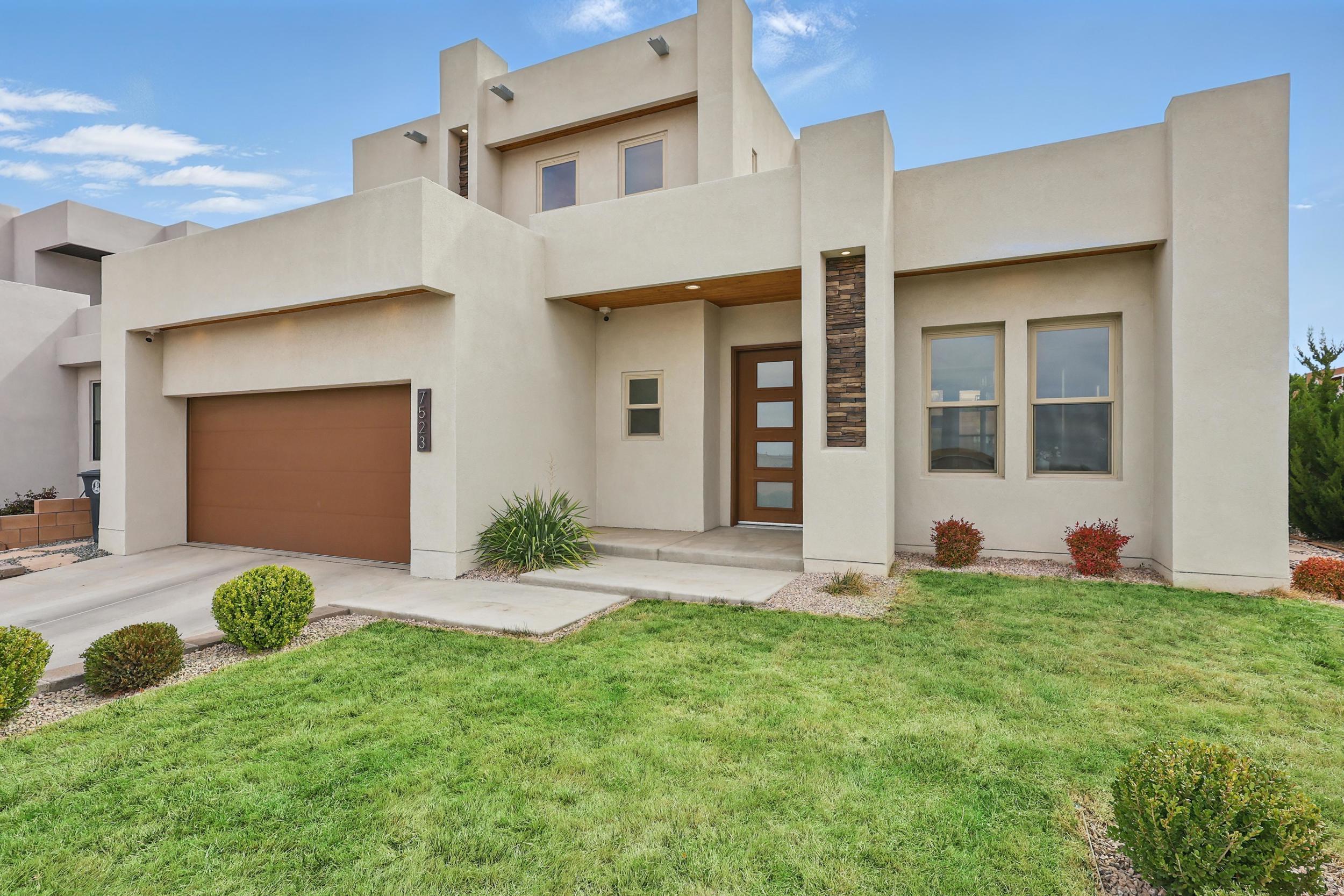 7523 EAGLE ROCK Avenue NE - Main Image
