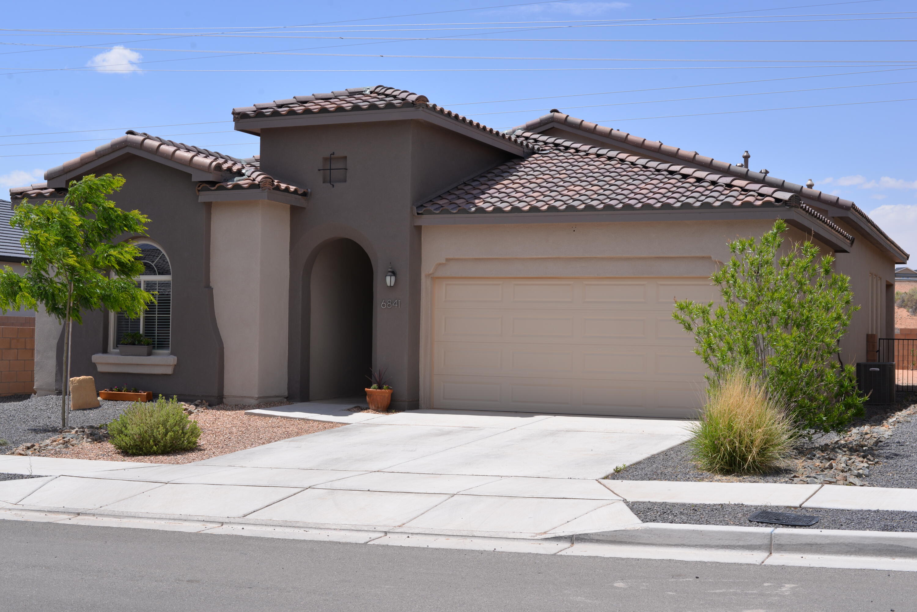 6841 CLEARY Loop NE - Main Image