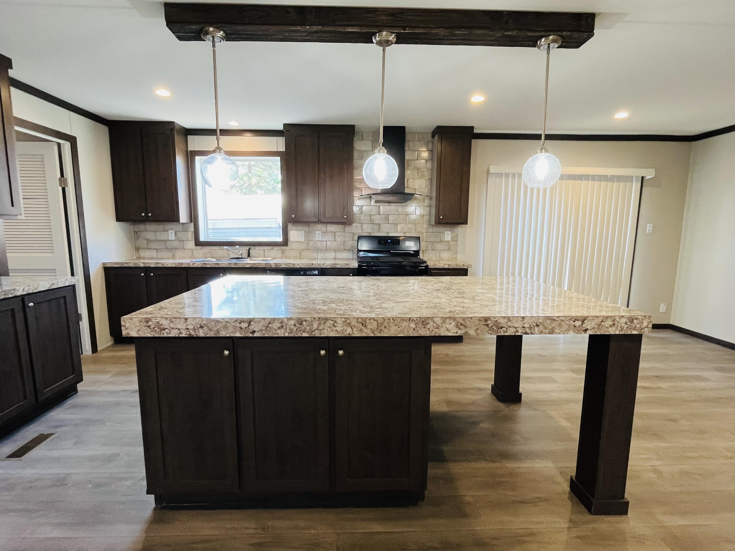 4088 Tres Lobos - Main Image