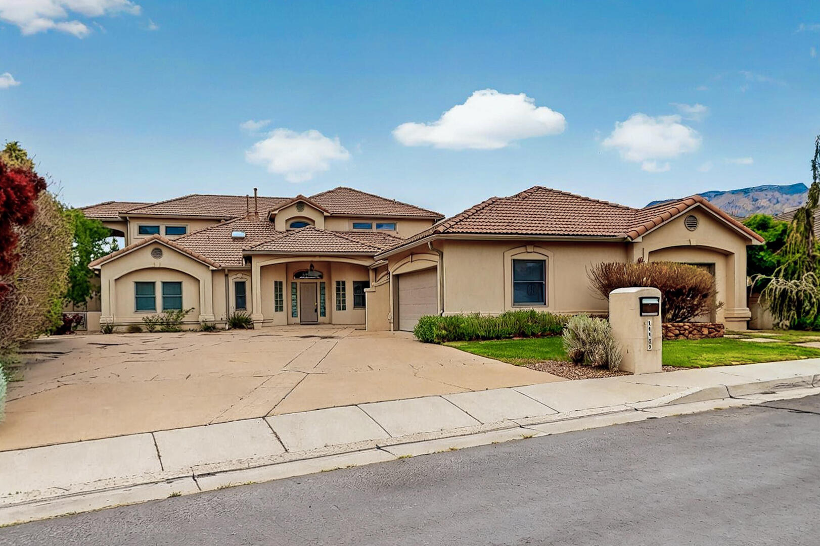 11127 INVERNESS Court NE - Main Image