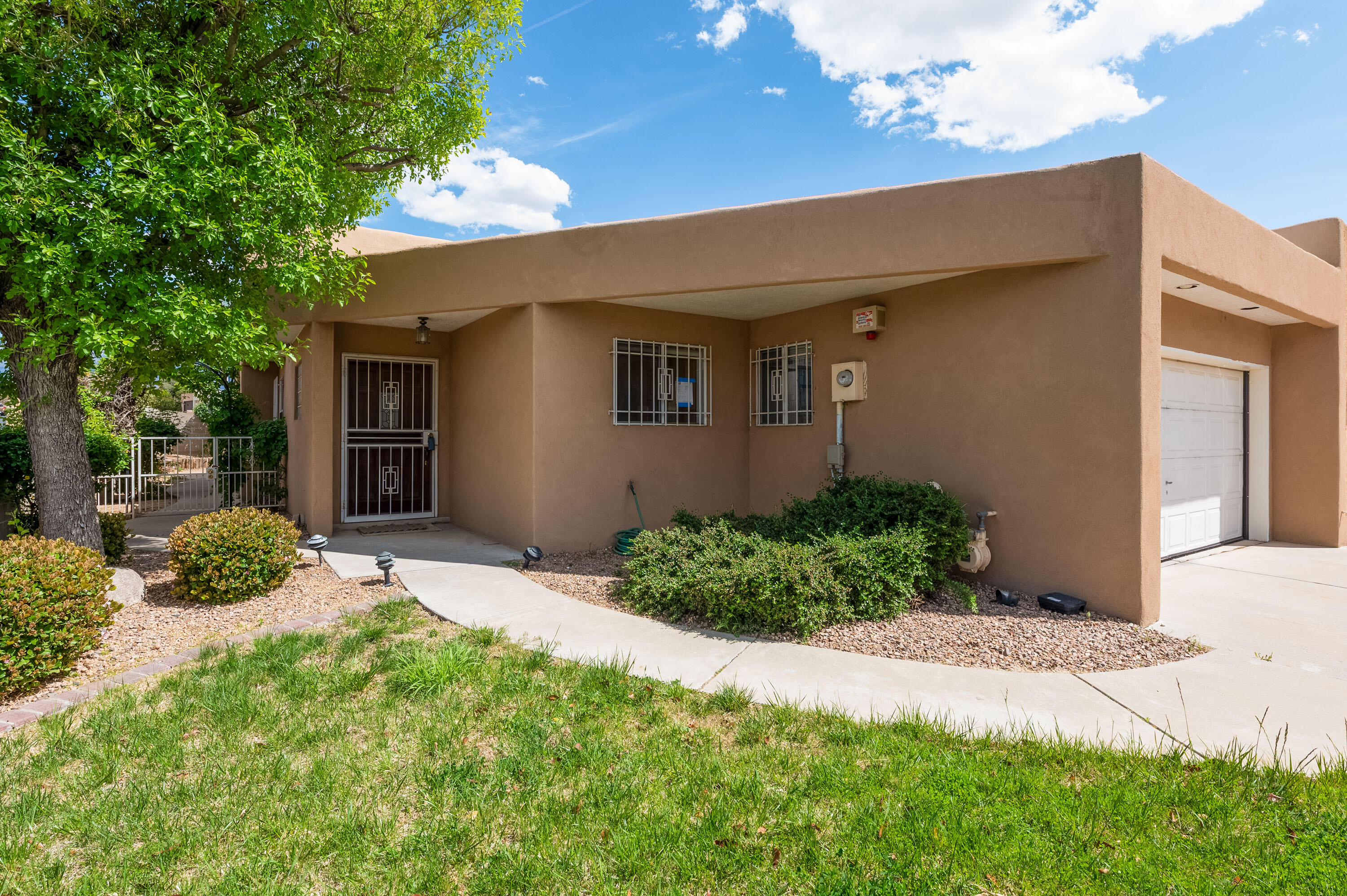 6432 TRUCHAS Drive NE - Main Image