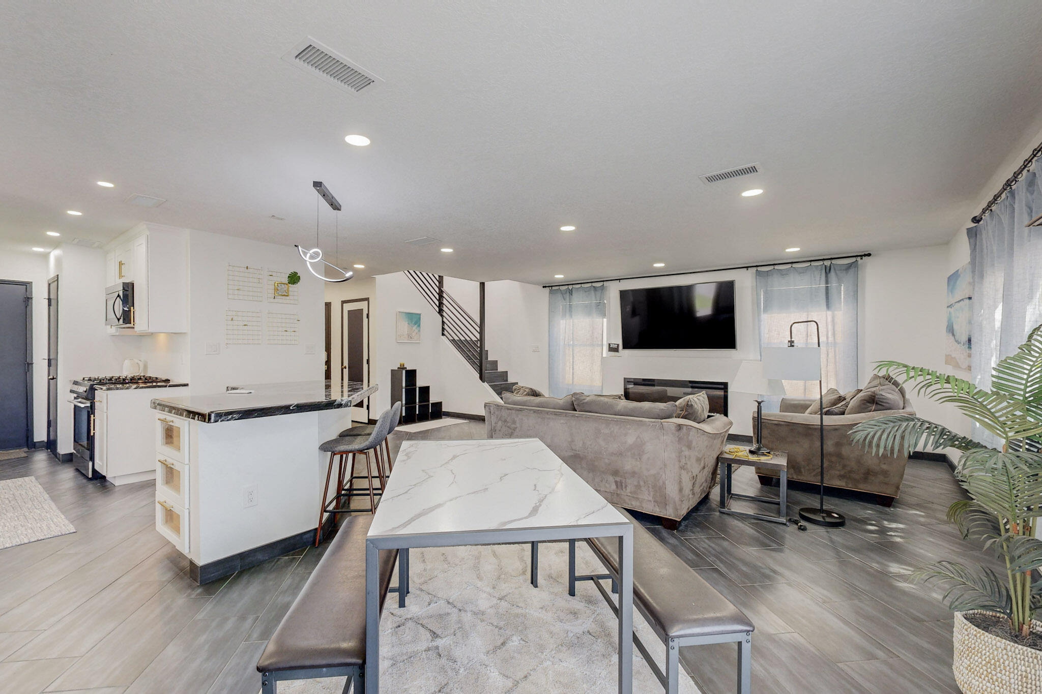 7218 WHIPPOORWILL Lane NE - Main Image