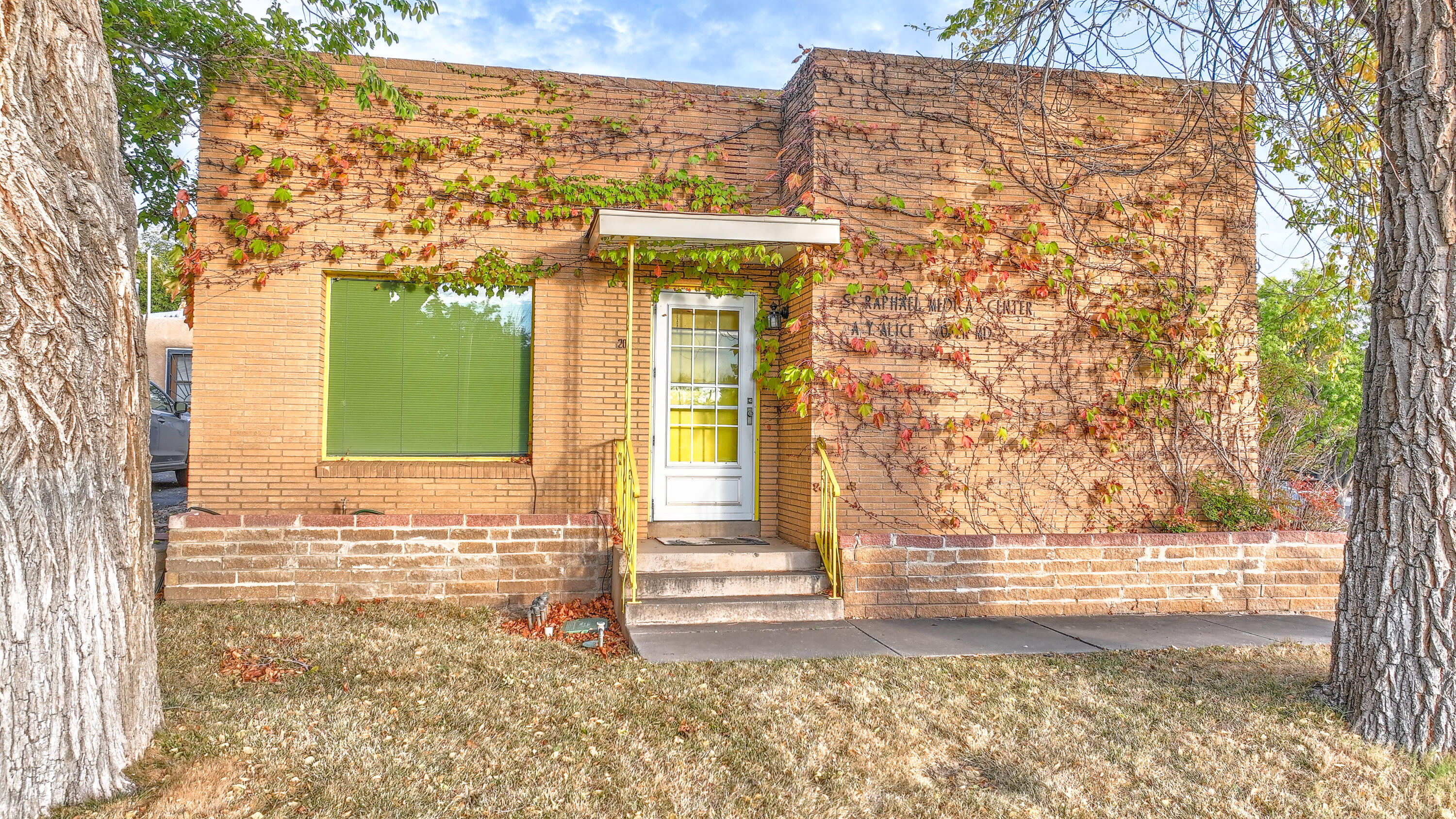 204 Carlisle Boulevard NE - Main Image