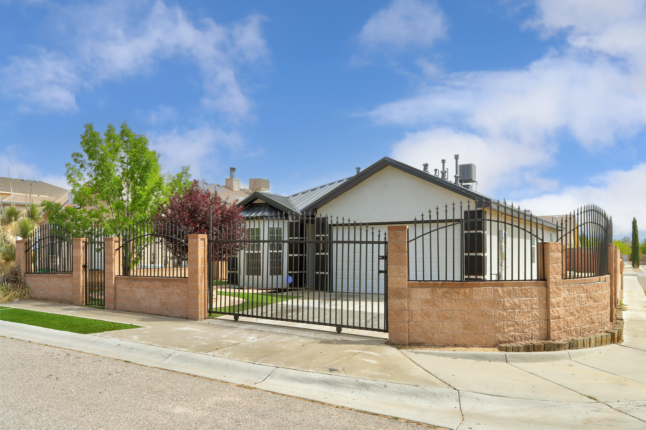 7601 KINGSWAY Court NW - Main Image