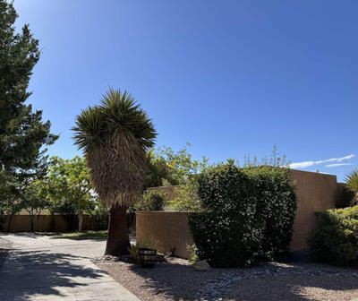 5733 PEPPERTREE Place NE, Albuquerque