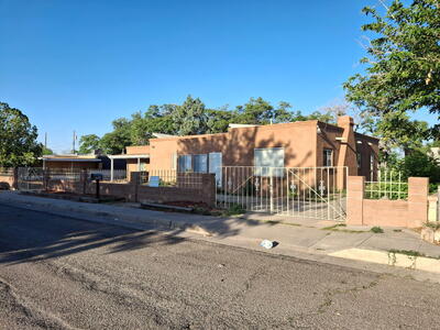 305 56TH Street SW, Albuquerque