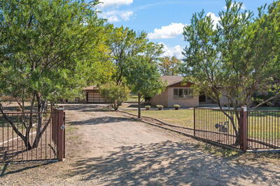 11 Riverside Road, Peralta 