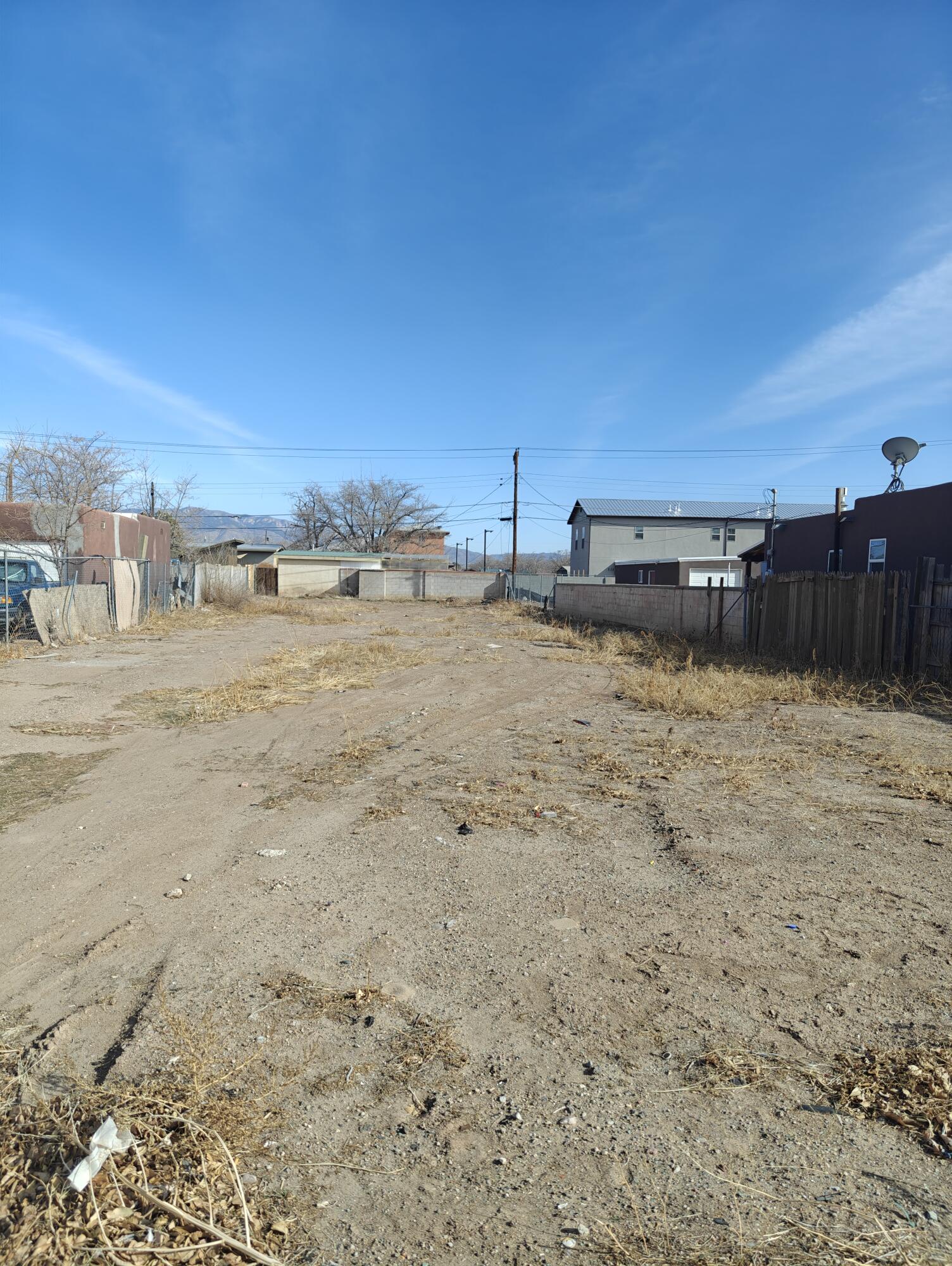 4516 GRANDE Drive NW - Main Image