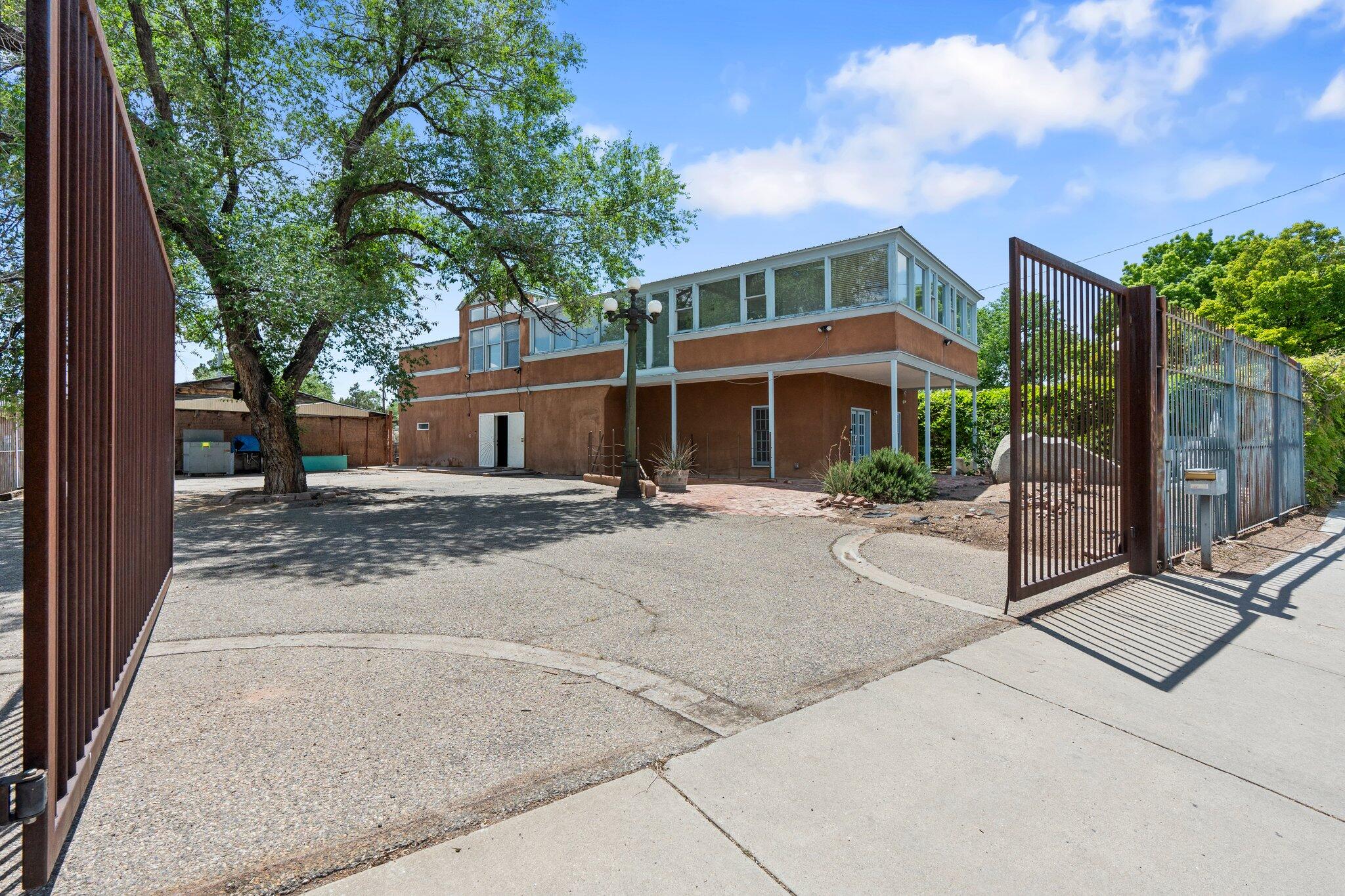 1700 MOUNTAIN Road NW - Main Image