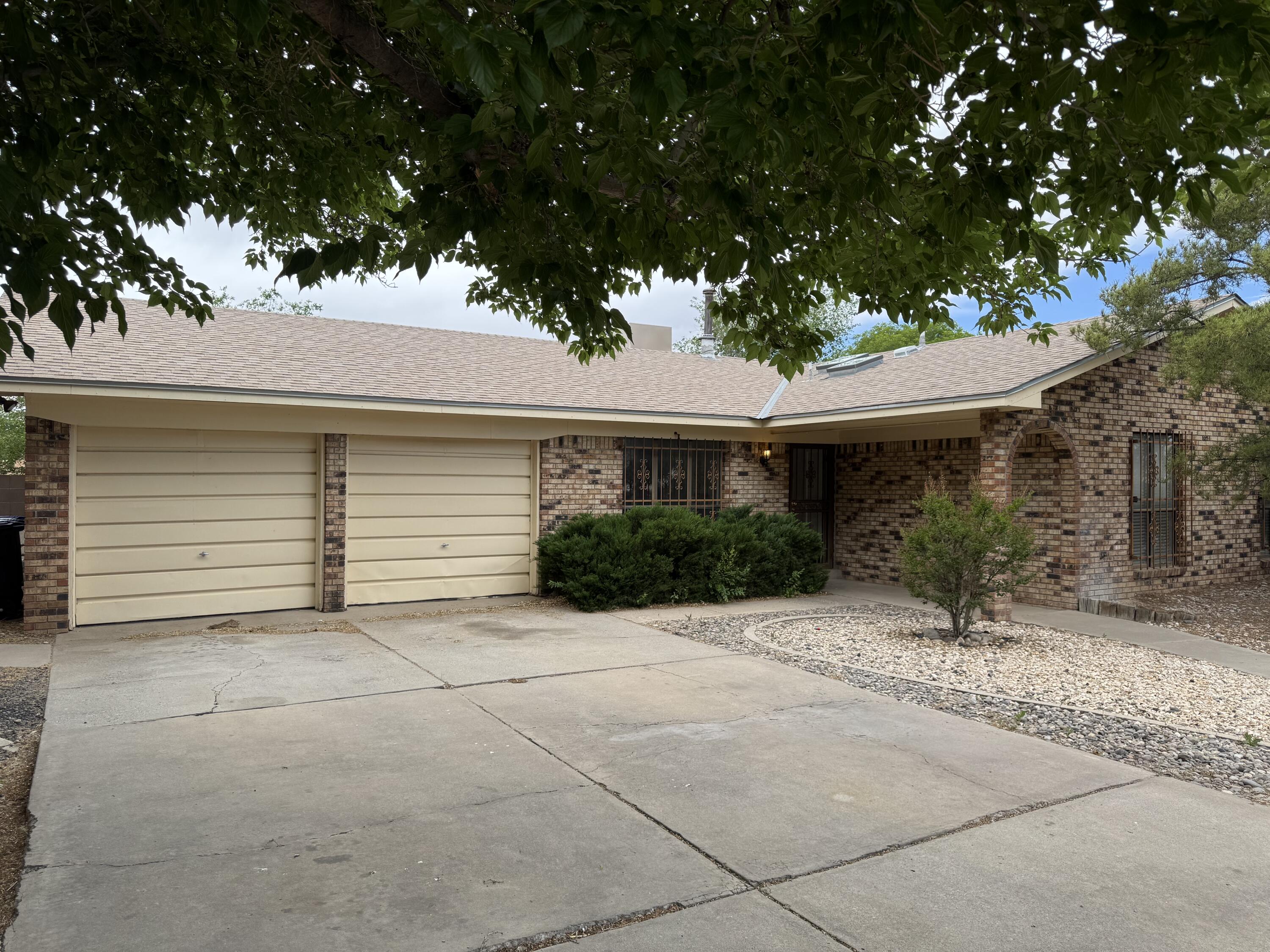 7715 PIONEER Trail NE - Main Image