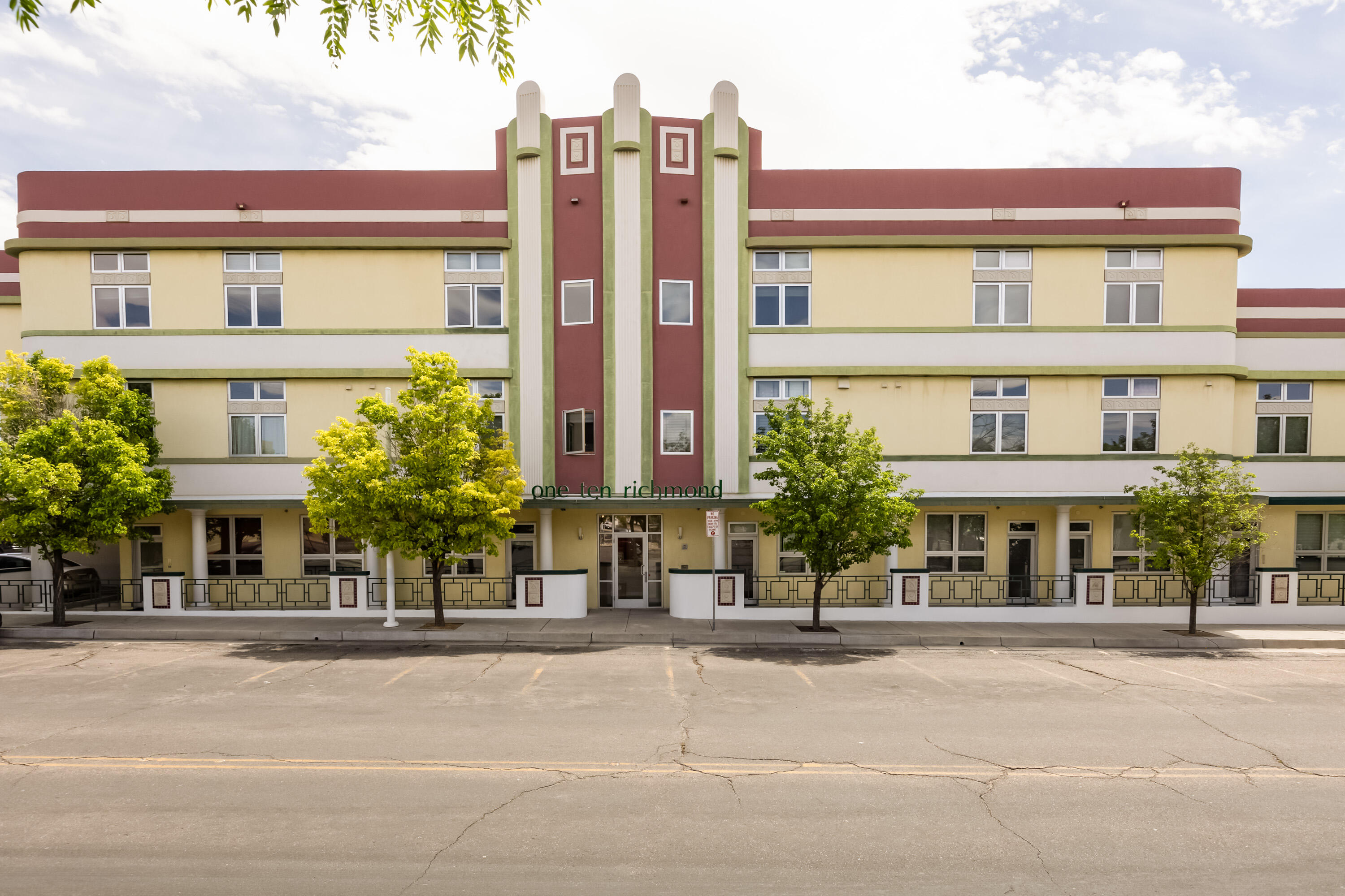 110 RICHMOND Drive SE 310 - Main Image