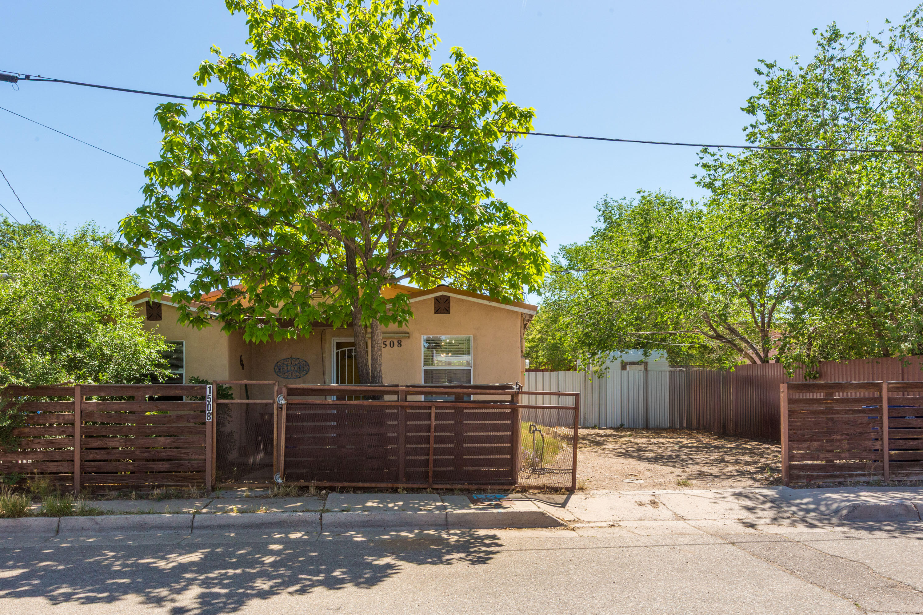 1508 Barelas Road SW - Main Image