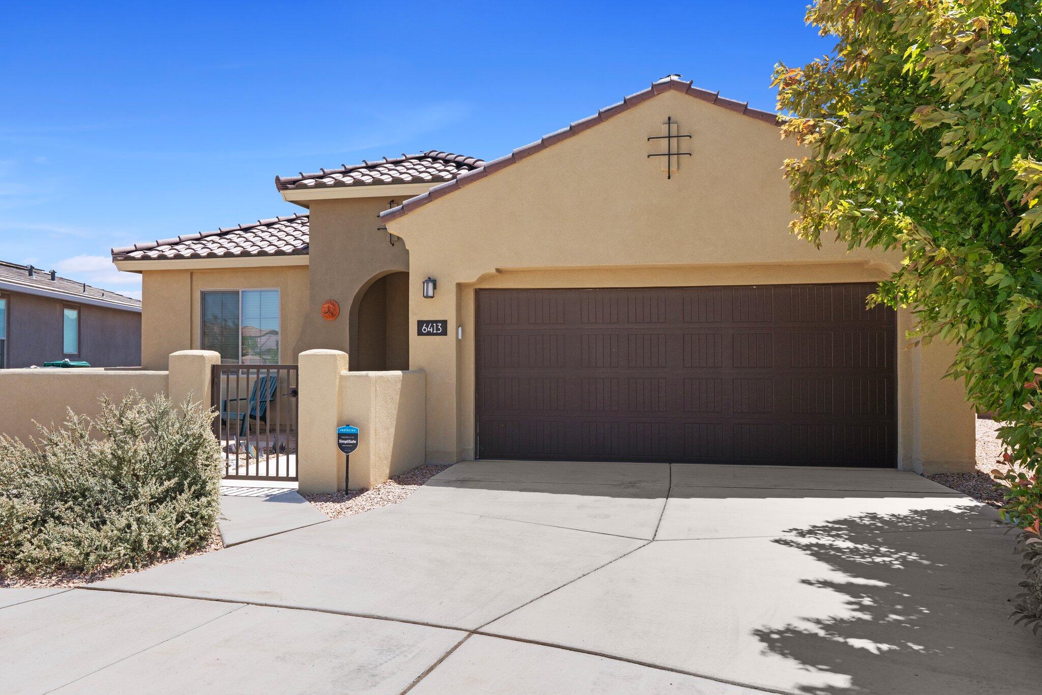 6413 Kings Canyon NE - Main Image