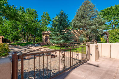 1122 GREEN VALLEY Road NW, Los Ranchos
