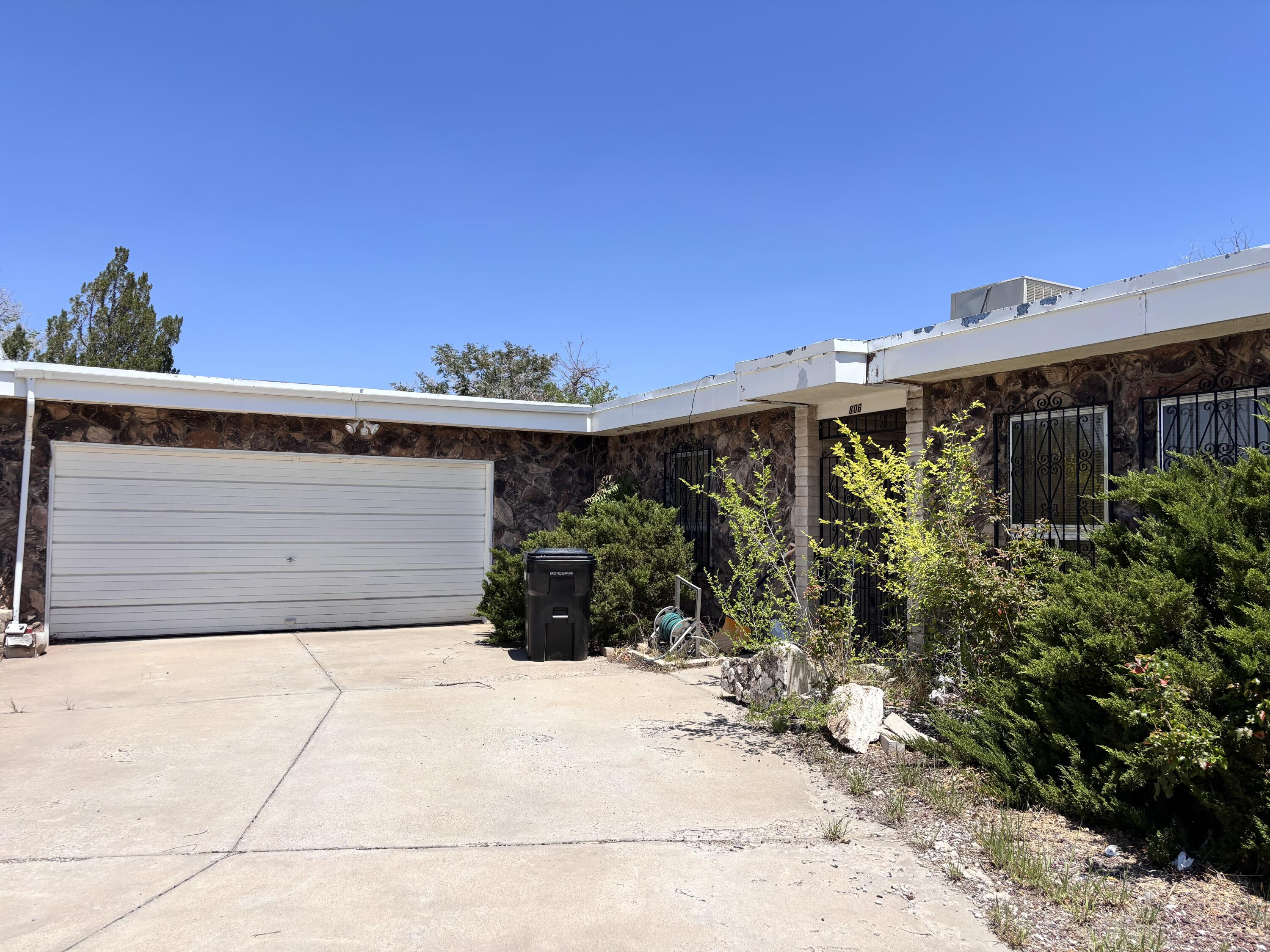 806 OREJA DE ORO Drive SE - Main Image