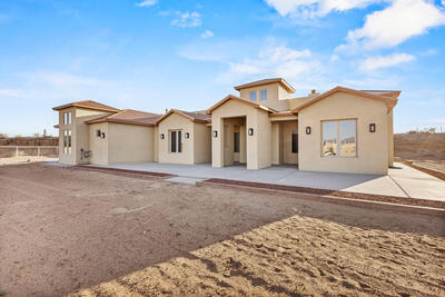 11 Del Cerro Court, Los Lunas 